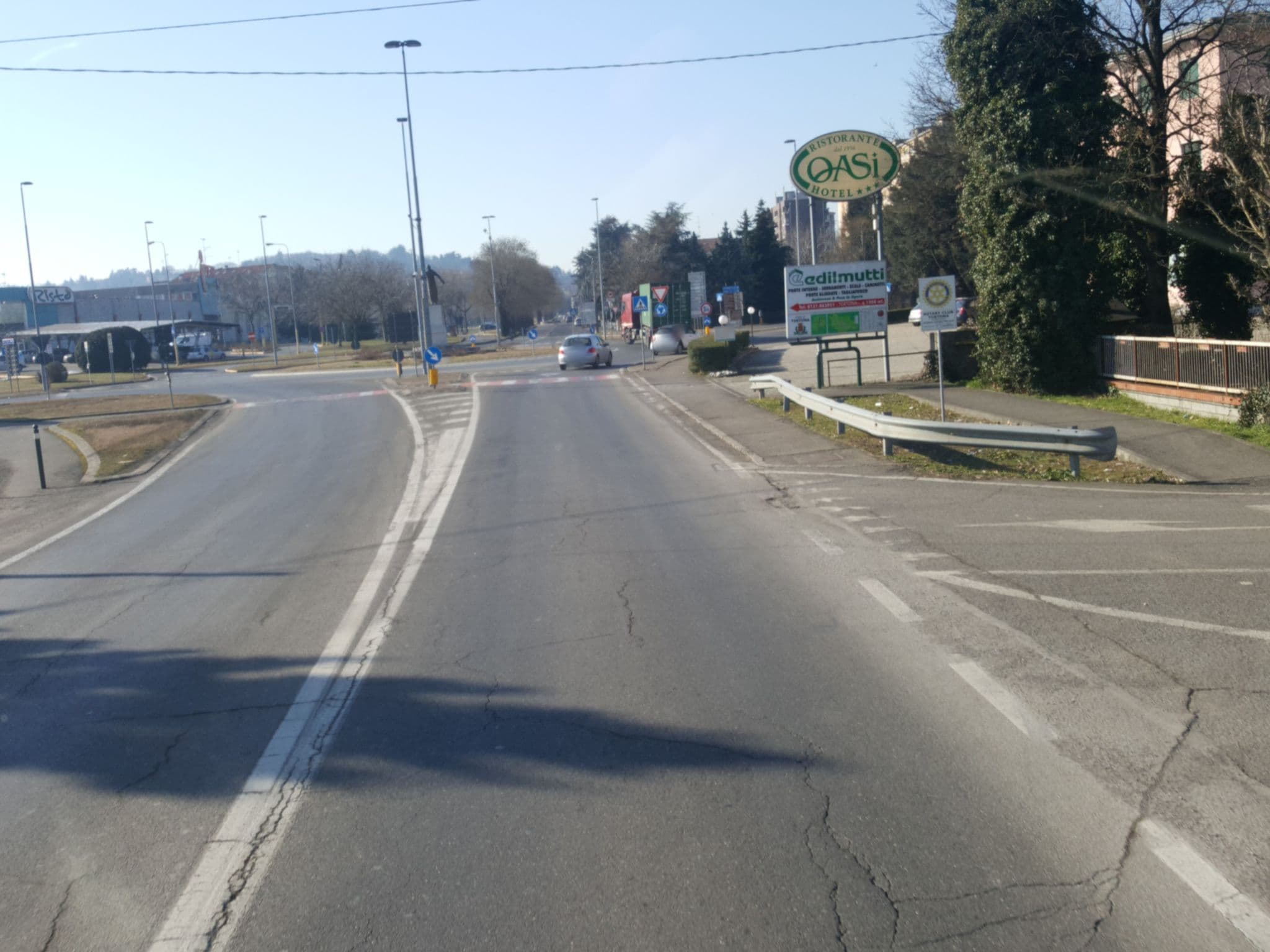 Street view near Hotel Oasi di Fossati Angelo & C., Tortona — © klimakas (CC BY-SA · Mapillary)