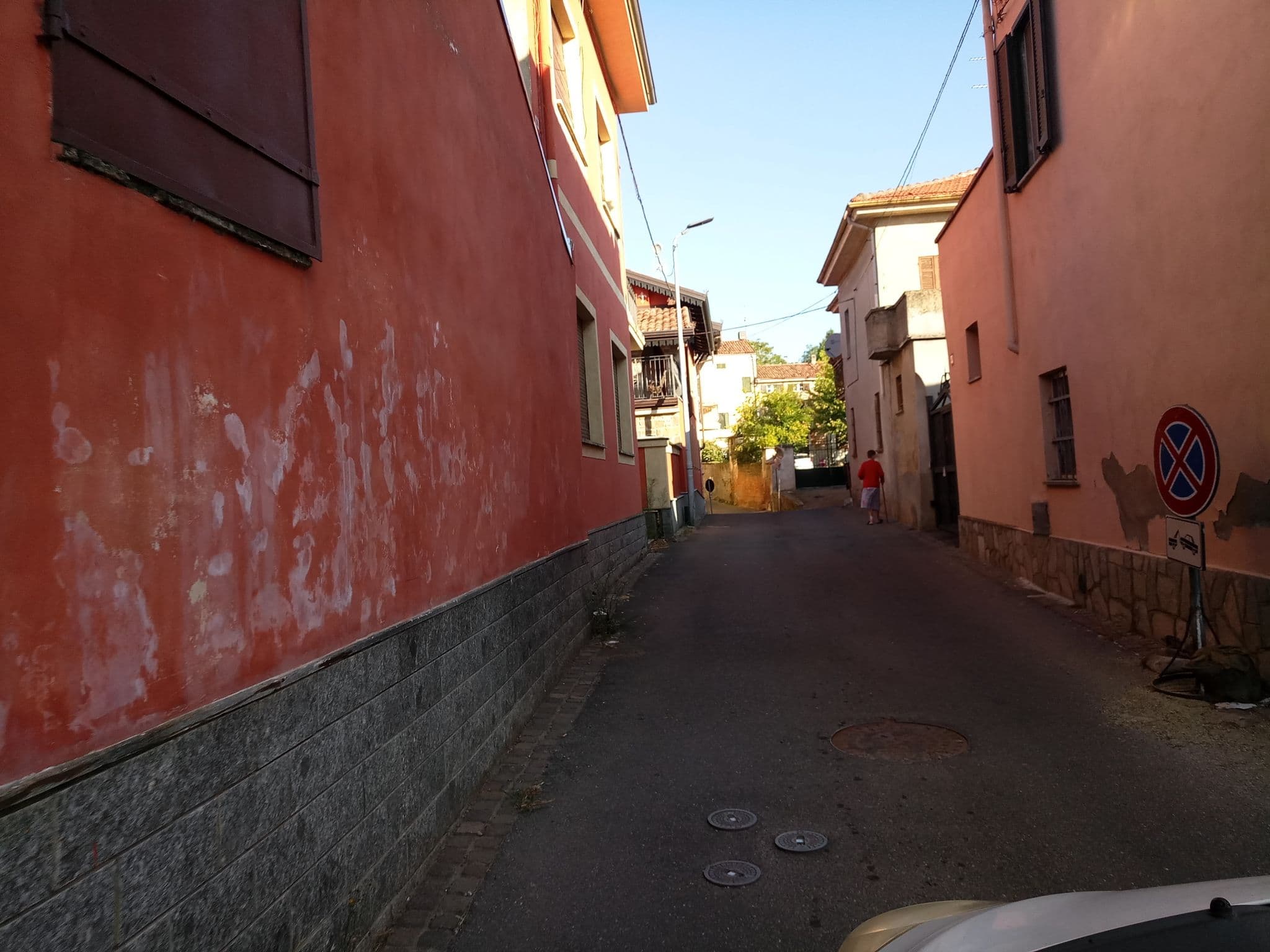 Street view near Albergo Ristorante Al Castello, Valenza — © iberti (CC BY-SA · Mapillary)