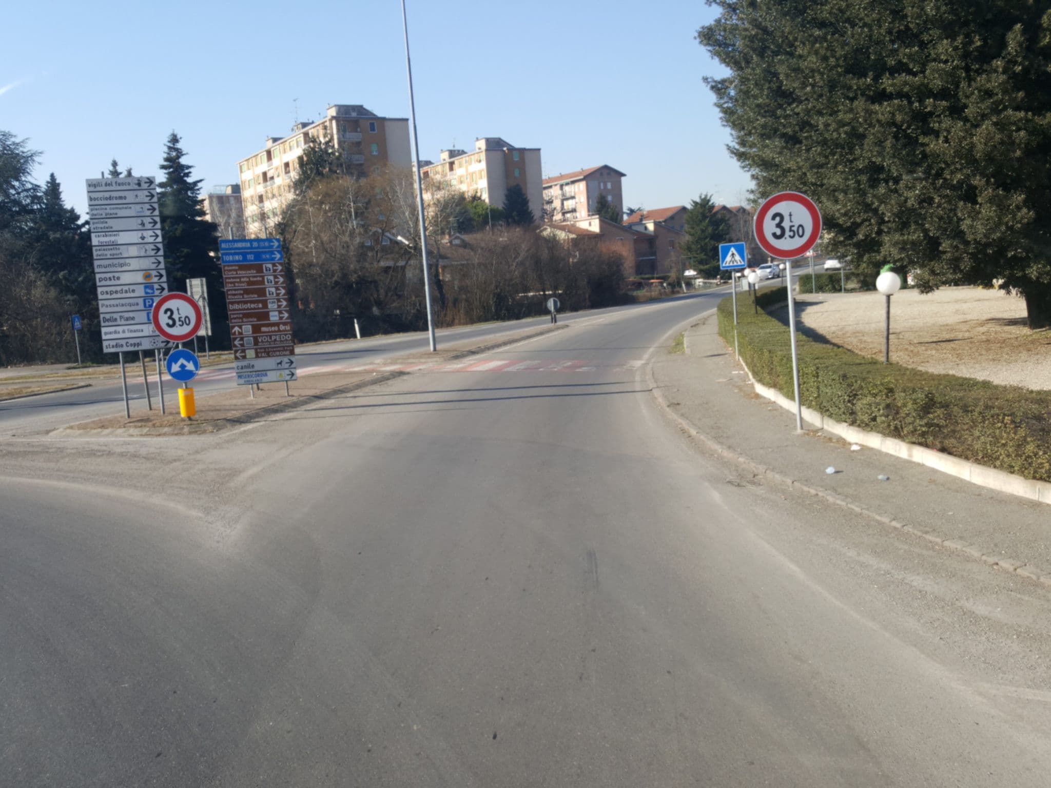 Street view near Hotel Oasi - Ristorante Oasushi, Tortona — © klimakas (CC BY-SA · Mapillary)