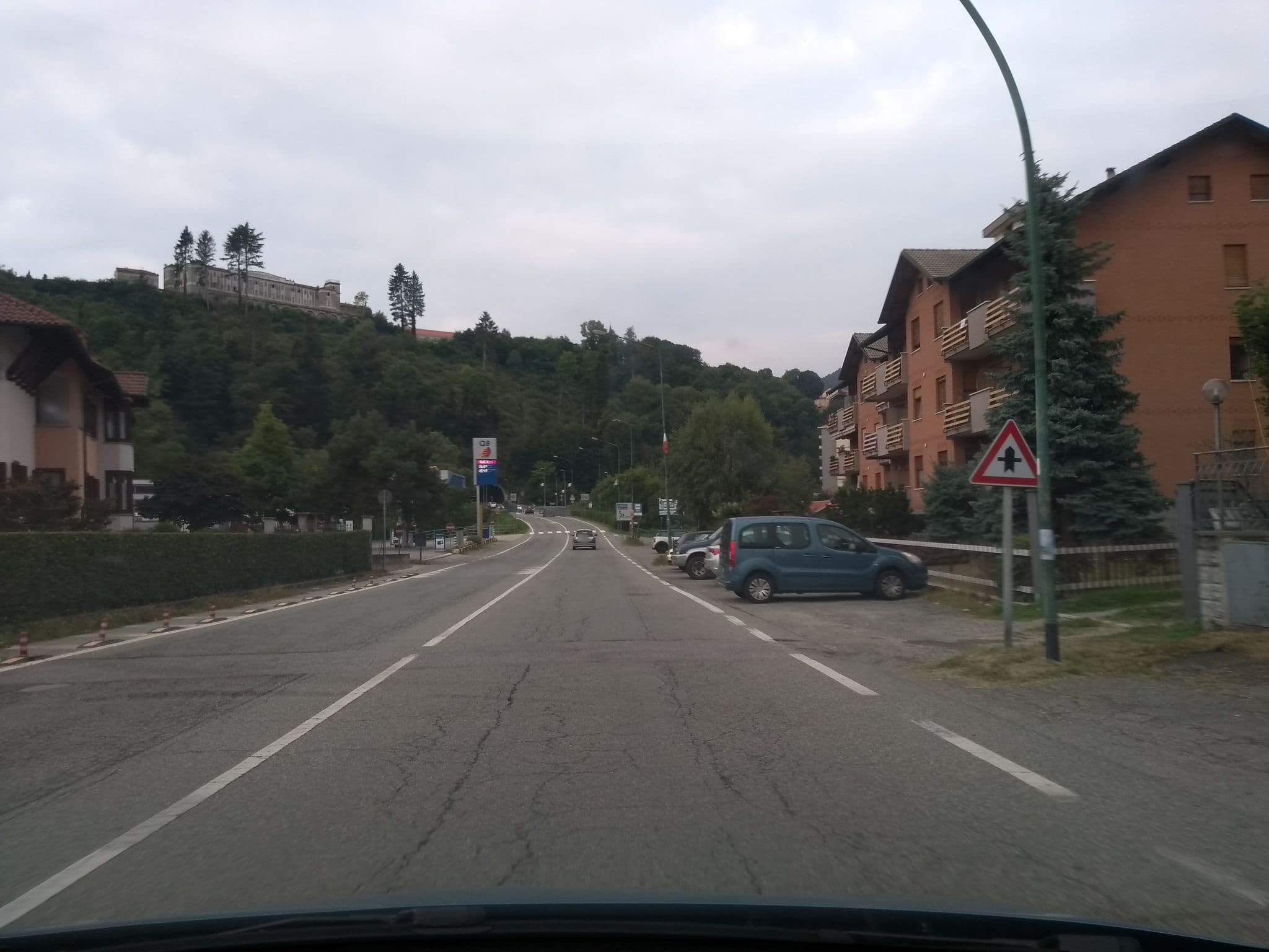 Street view near Sangri-là, Lanzo Torinese — © jrachi (CC BY-SA · Mapillary)