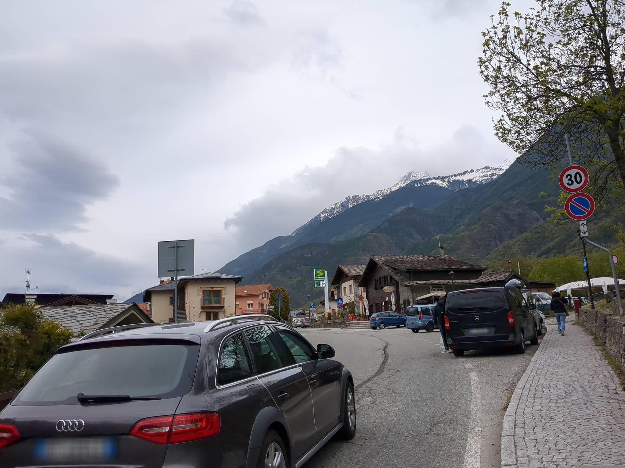 Street view near Albergo Contes De Challand, Fénis — © jacopofar (CC BY-SA · Mapillary)