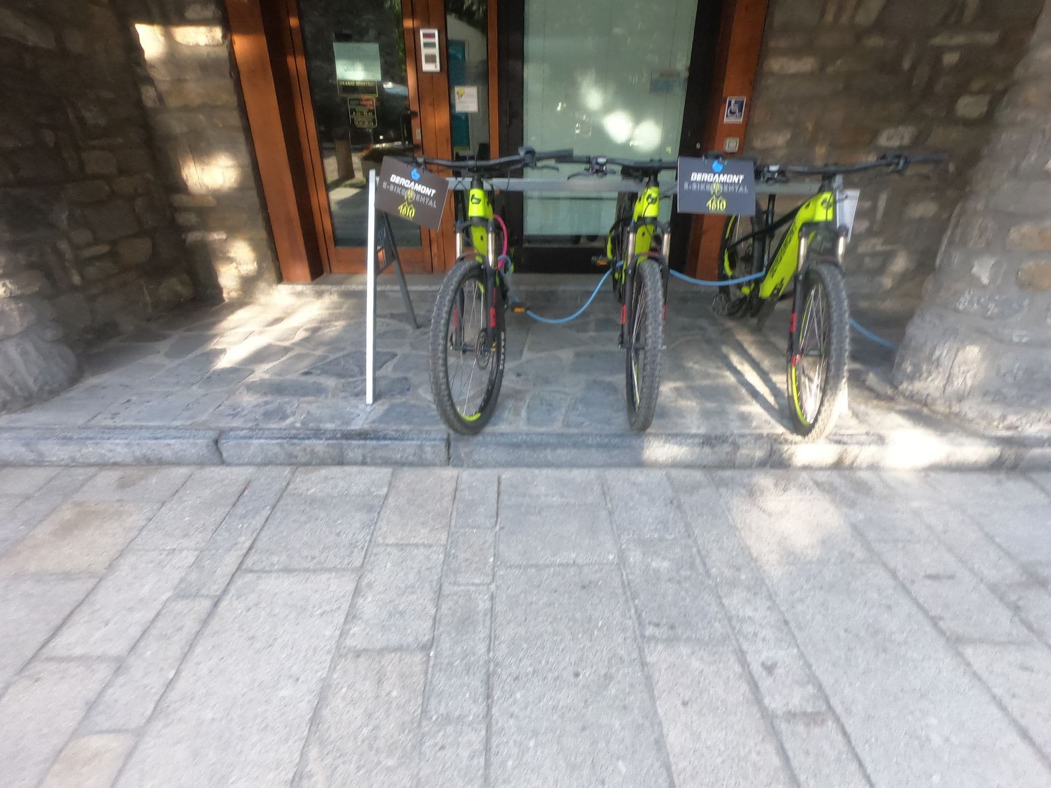 Street view near Royal Hotel SRL, Courmayeur — © alextsiatinis (CC BY-SA · Mapillary)