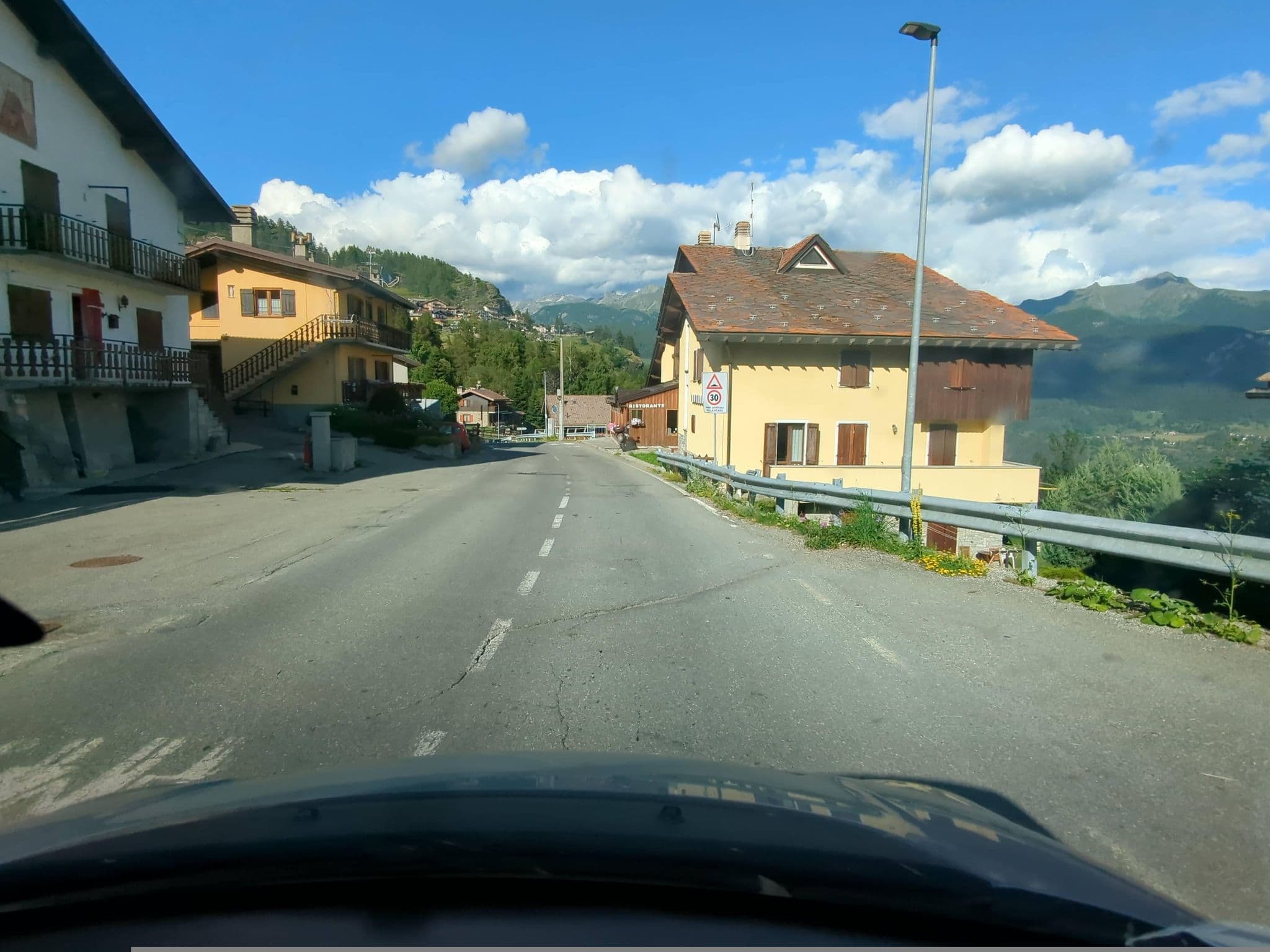 Street view near La Maisonnette SNC di Carrus Maurizio & C., Chatillon — © musuruan (CC BY-SA · Mapillary)