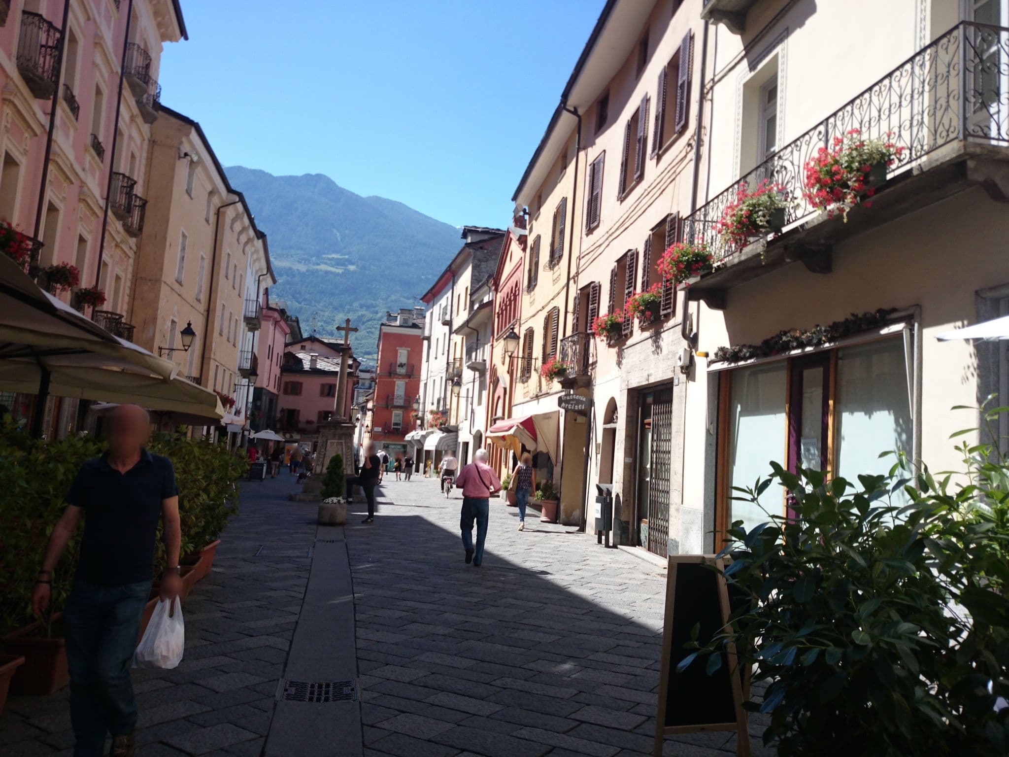 Street view near Maison Ville d'Aoste, Aosta — © peterneubauer (CC BY-SA · Mapillary)