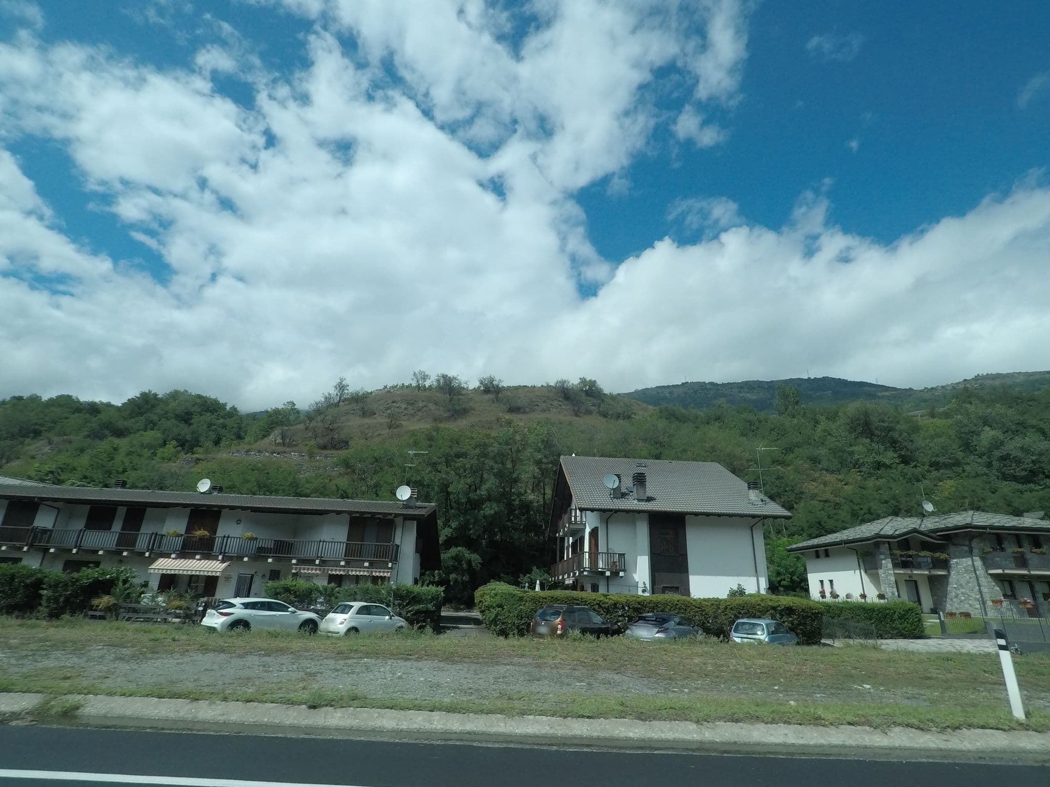 Street view near La Tana del Ghiro, Quart — © bcostacurta (CC BY-SA · Mapillary)