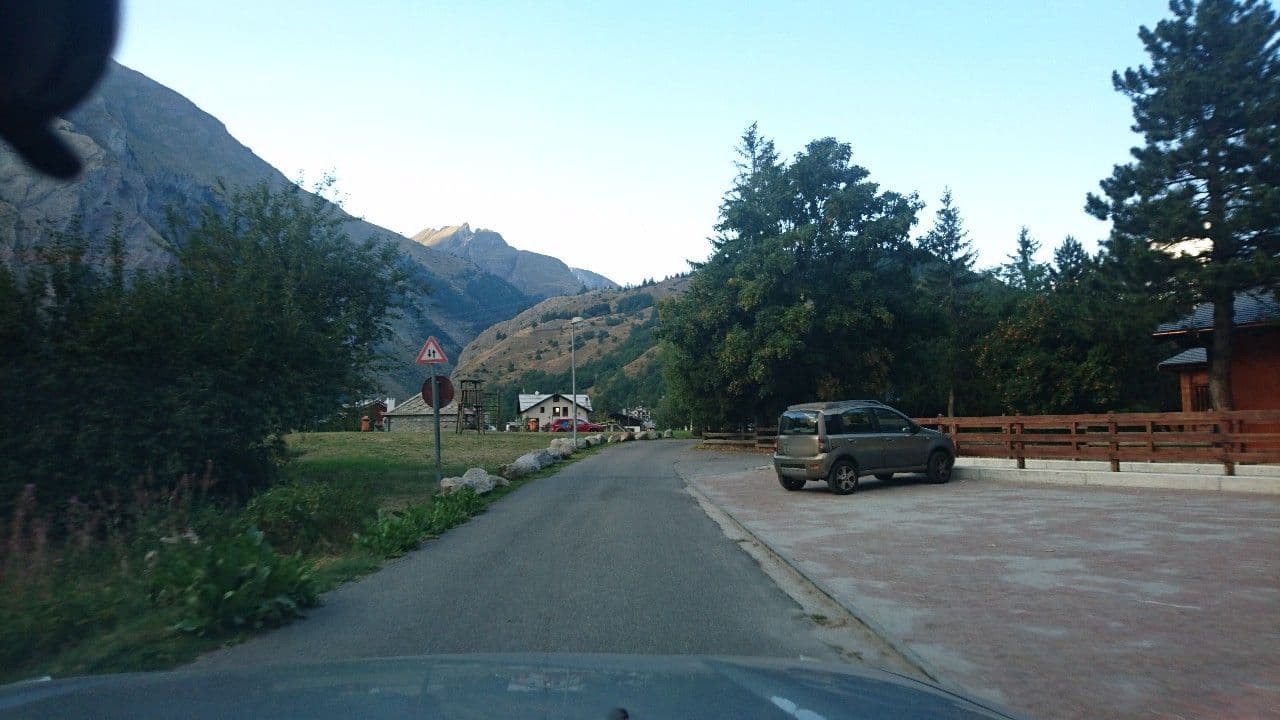 Street view near Chalet Alpina, Morgex — © voschix (CC BY-SA · Mapillary)