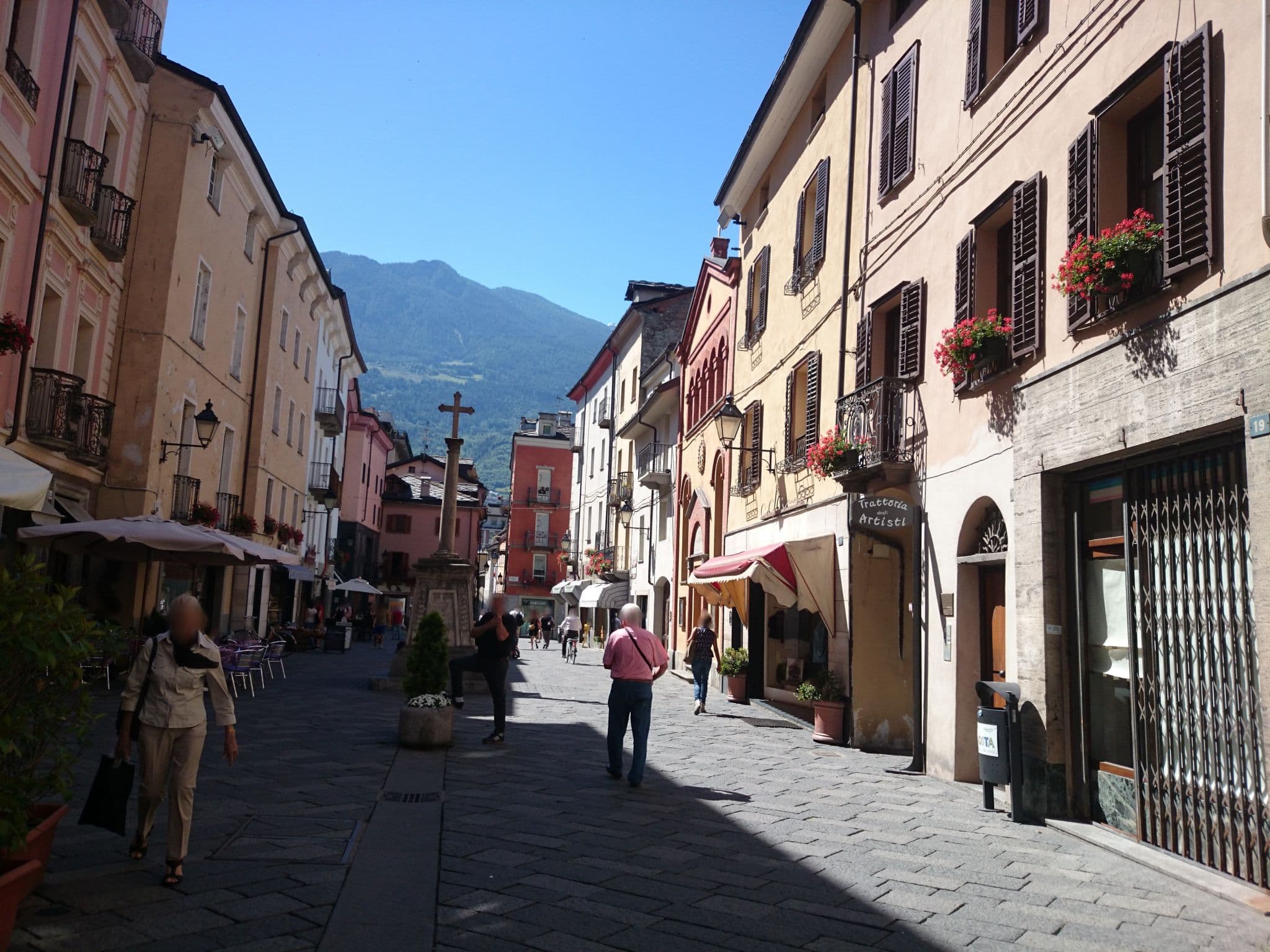 Street view near appartamento nel centro storico di Aosta con vista sui ghiacciai, Aosta — © peterneubauer (CC BY-SA · Mapillary)