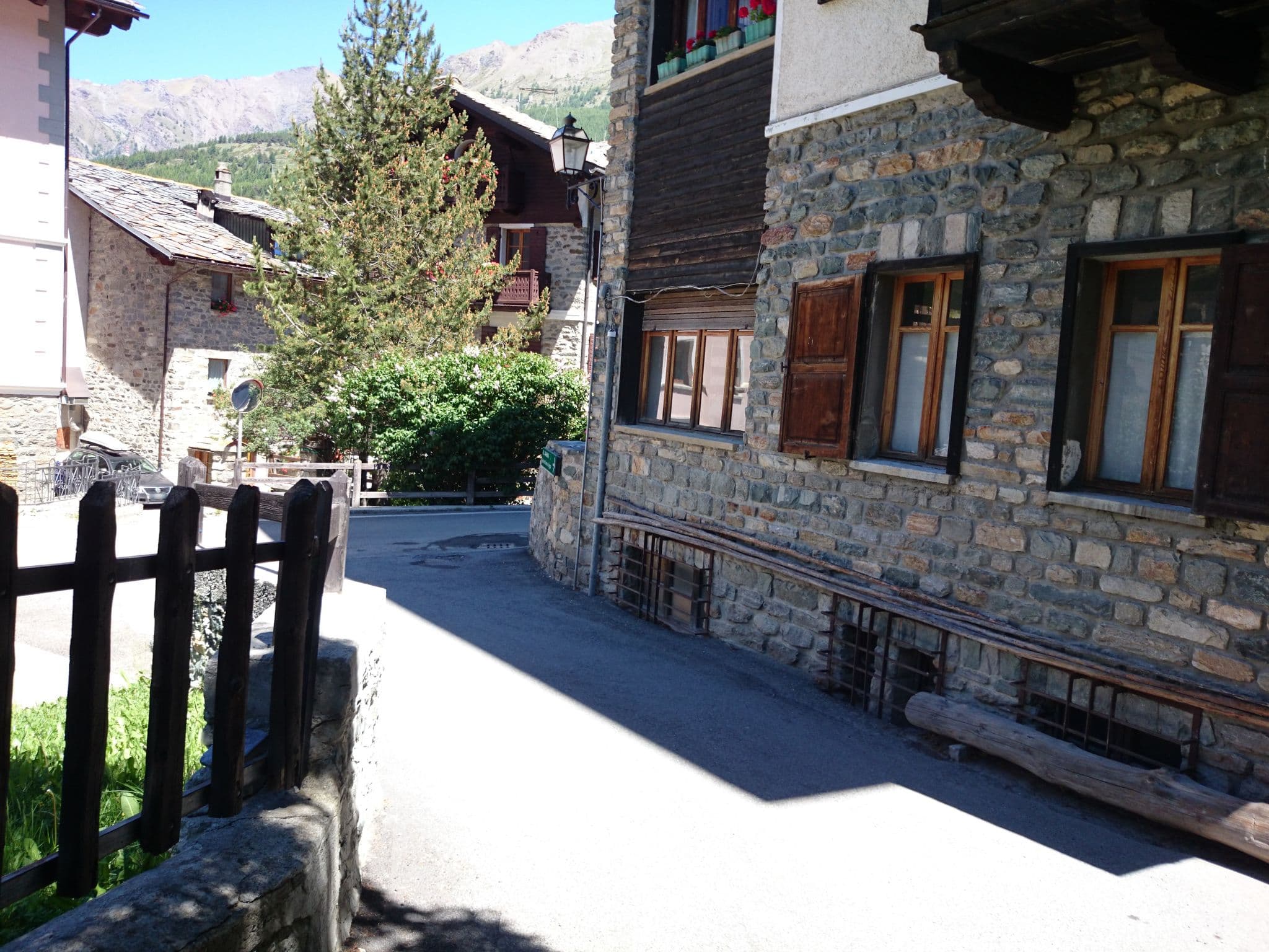 Street view near Hotel Stambecco, Pollein — © peterneubauer (CC BY-SA · Mapillary)