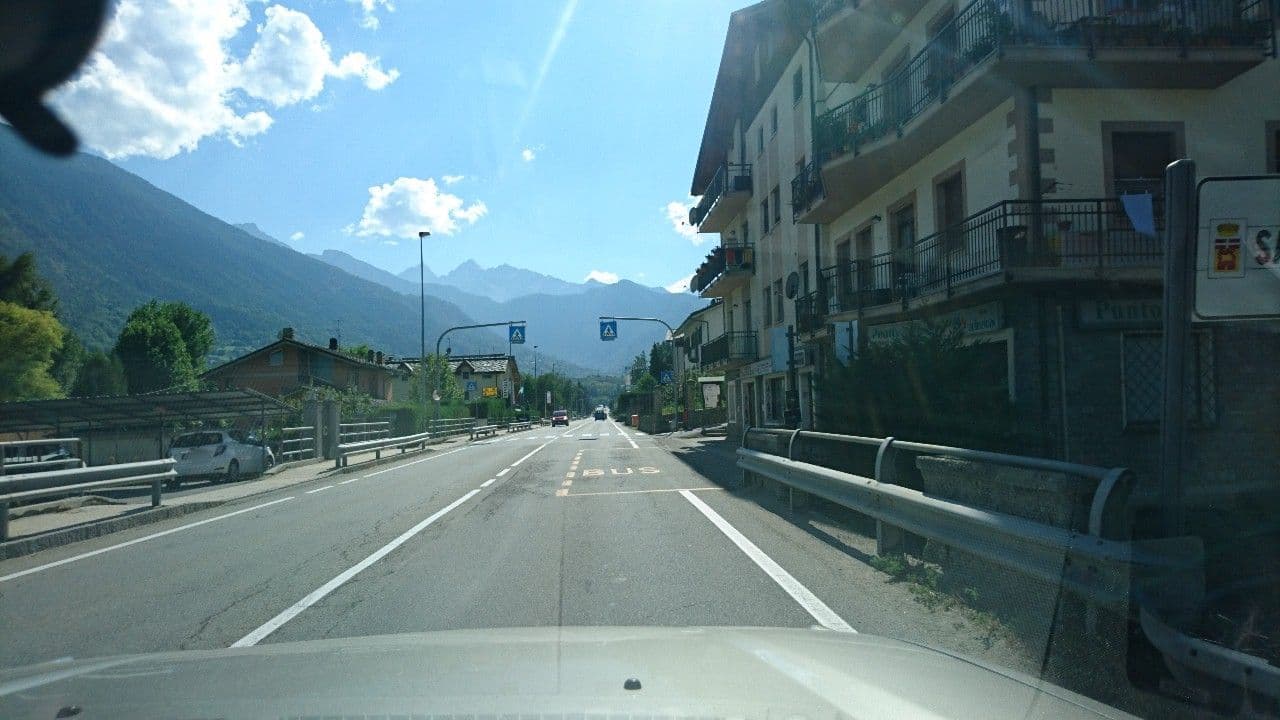 Street view near Hotel Ristorante Chateau, Saint Maurice — © voschix (CC BY-SA · Mapillary)