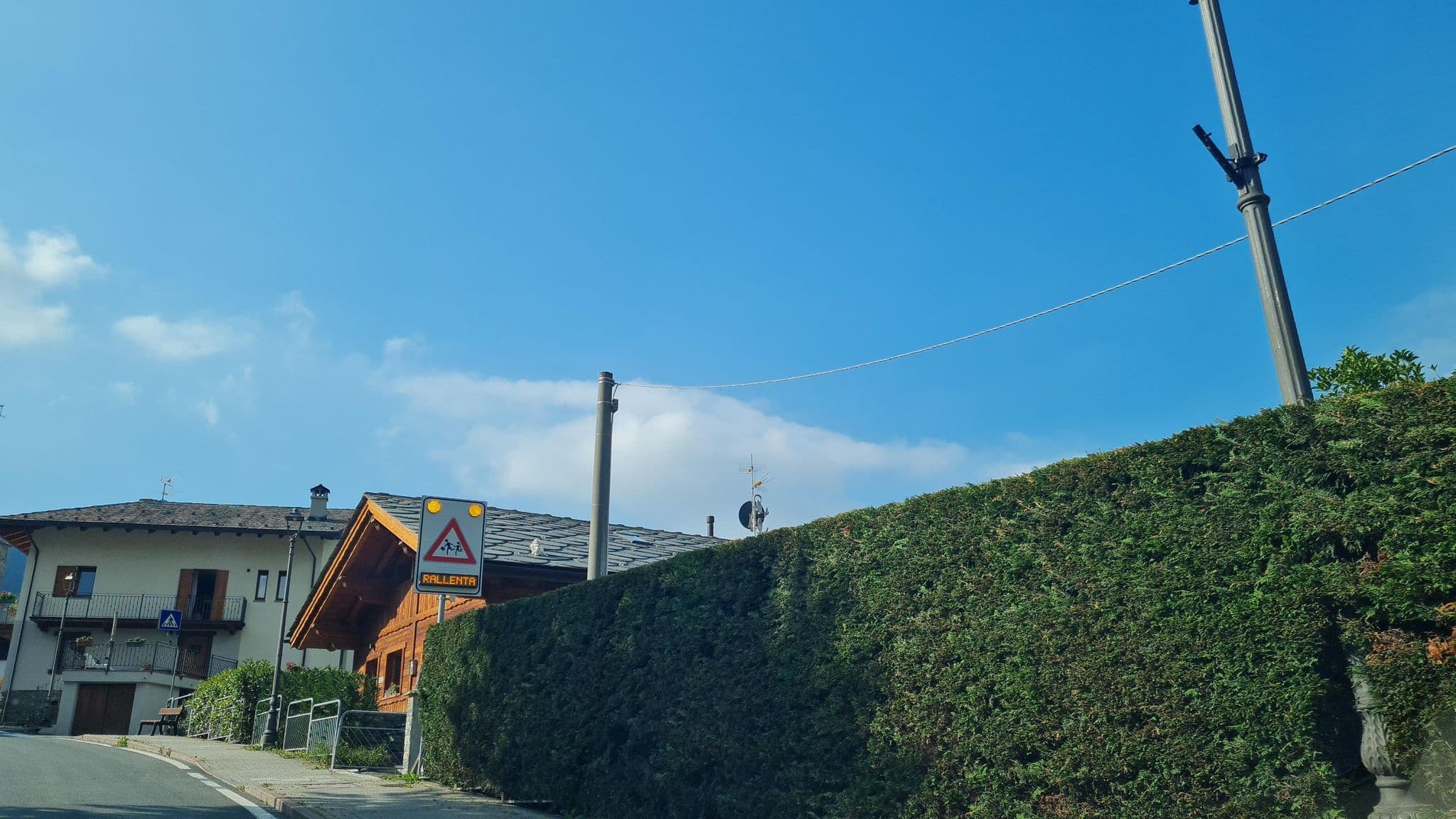 Street view near Agriturismo "au Jardin Fleury". Antey (ao), Chatillon — © laniuscollurio (CC BY-SA · Mapillary)