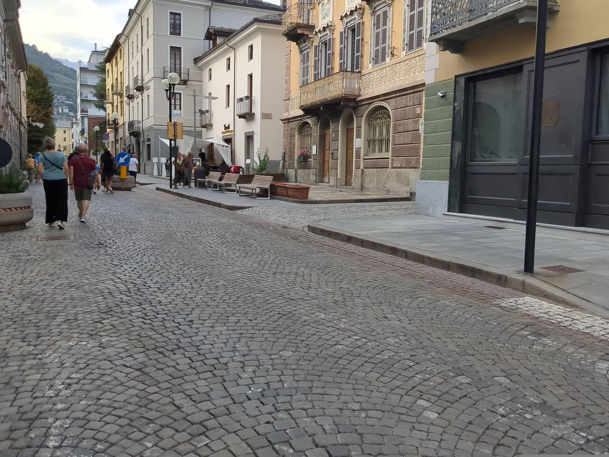 Street view near StudiÒ Chanoux, Aosta — © jacopofar (CC BY-SA · Mapillary)