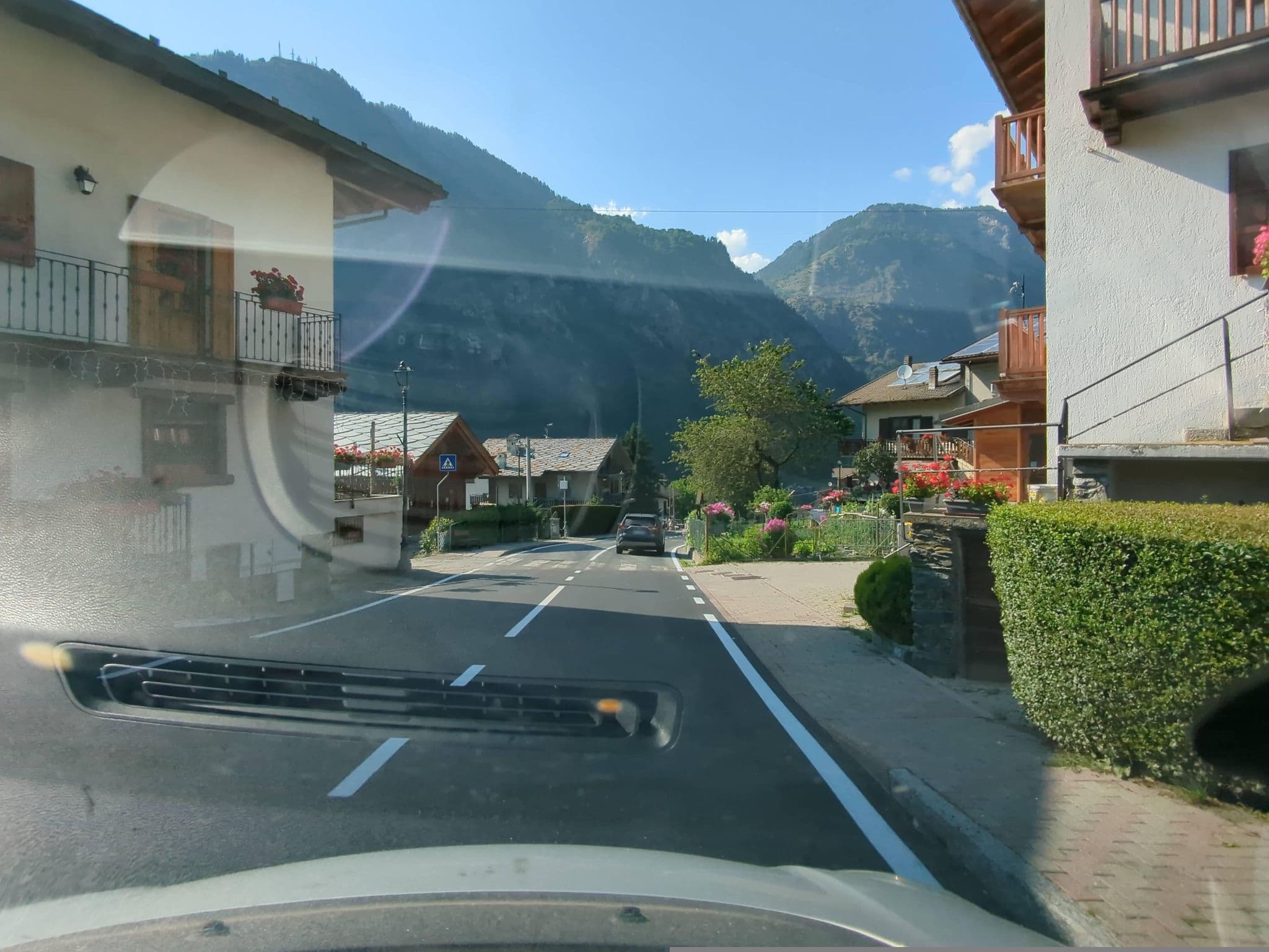 Street view near Agriturismo Au Jardin Fleuri, Chatillon — © musuruan (CC BY-SA · Mapillary)