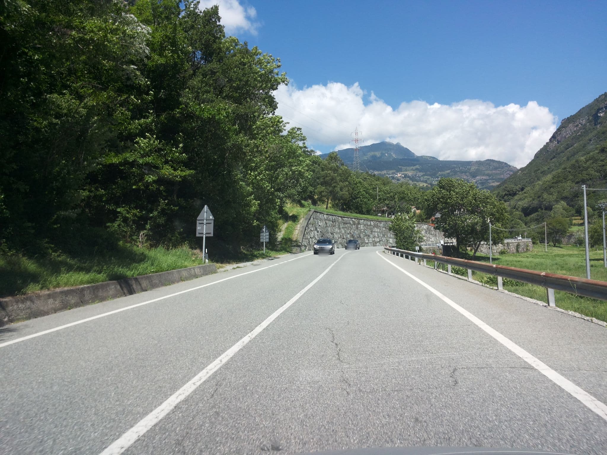 Street view near Hotel Grandes Murailles, Chatillon — © musuruan (CC BY-SA · Mapillary)