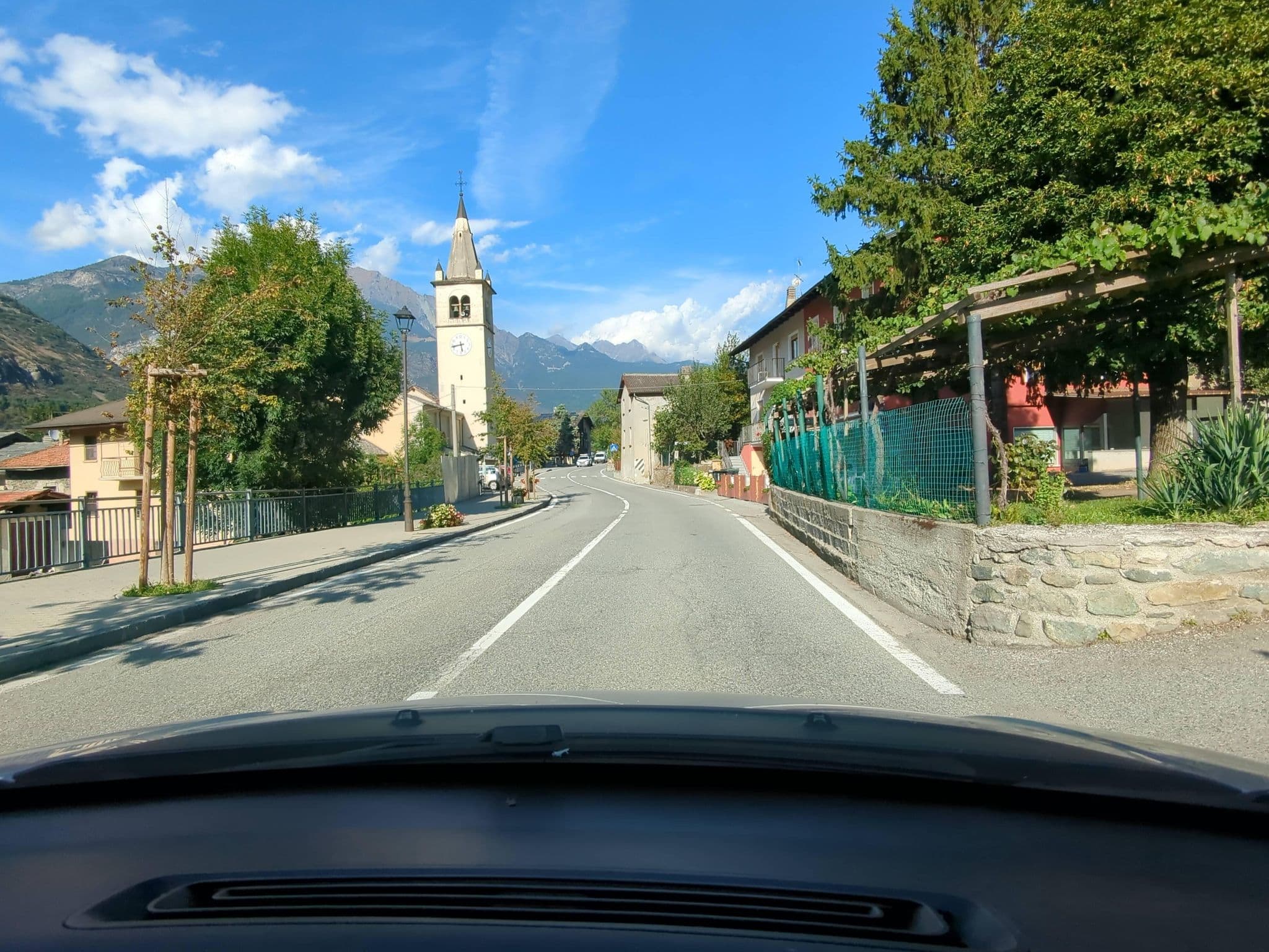 Street view near Locanda dei Castagneti, Chatillon — © musuruan (CC BY-SA · Mapillary)