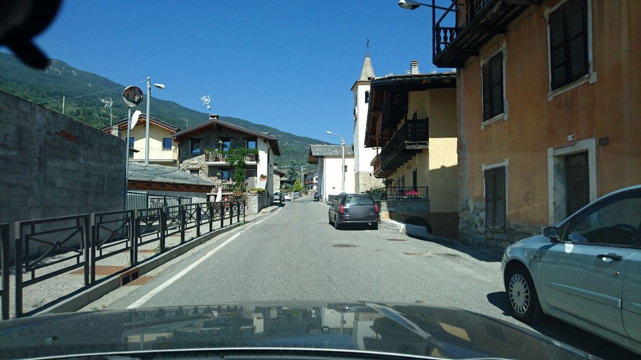 Street view near La Chambre des Rêves, Aosta — © voschix (CC BY-SA · Mapillary)