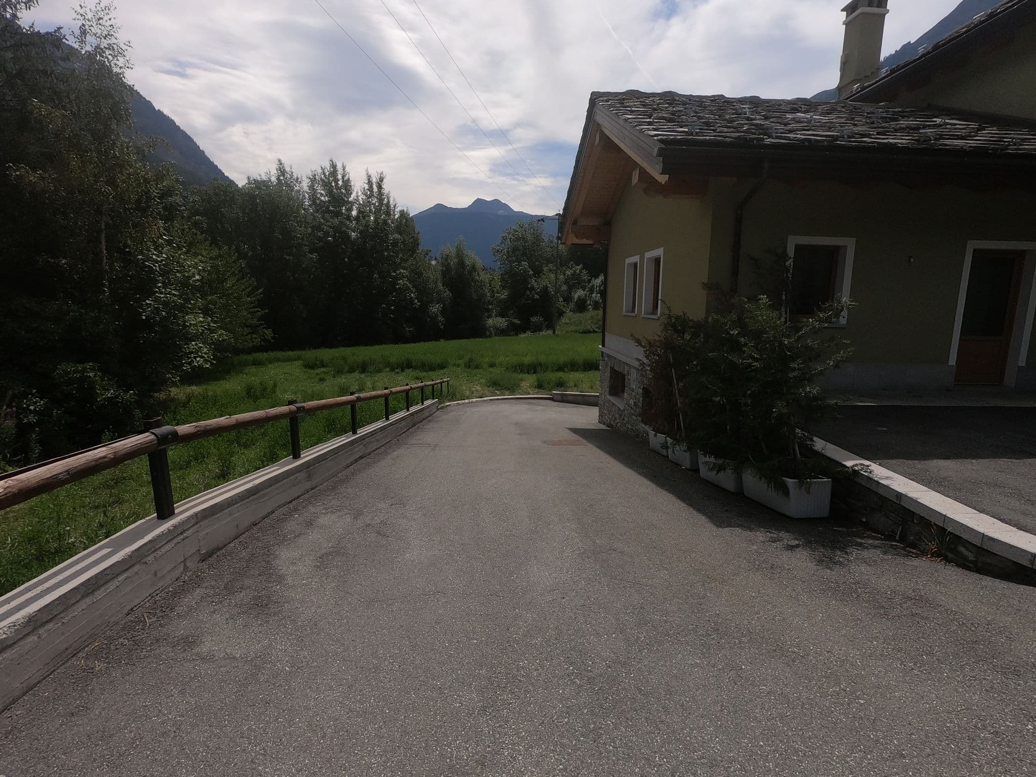 Street view near Hotel Cime Bianche, Courmayeur — © alextsiatinis (CC BY-SA · Mapillary)