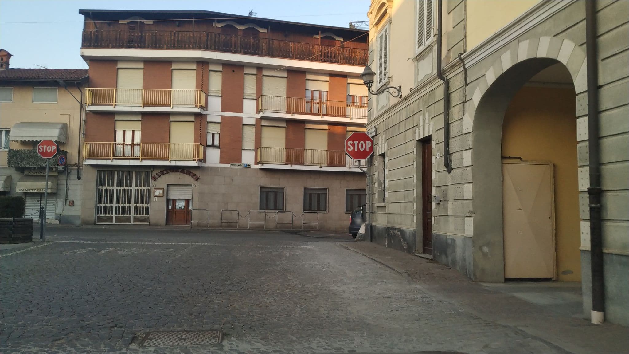 Street view near Ristorante Albergo del Moro, Cigliano — © mikki65 (CC BY-SA · Mapillary)