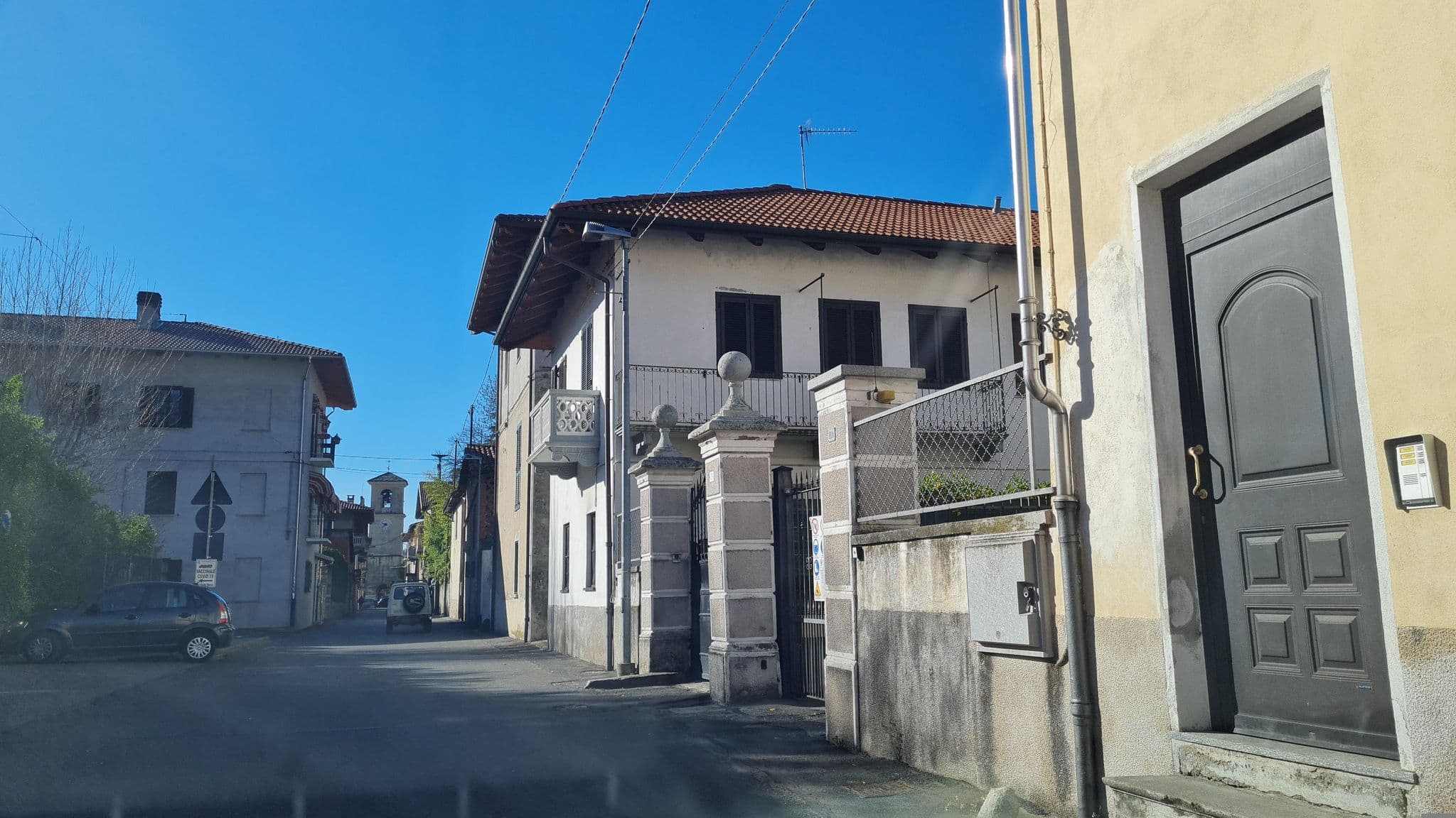 Street view near Turismo Associativo Giovanile Europeo bidrino, Borgofranco d'Ivrea — © laniuscollurio (CC BY-SA · Mapillary)