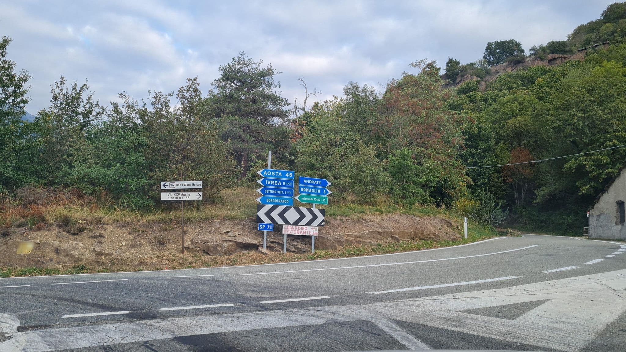 Street view near Antico Casale, Borgofranco d'Ivrea — © laniuscollurio (CC BY-SA · Mapillary)