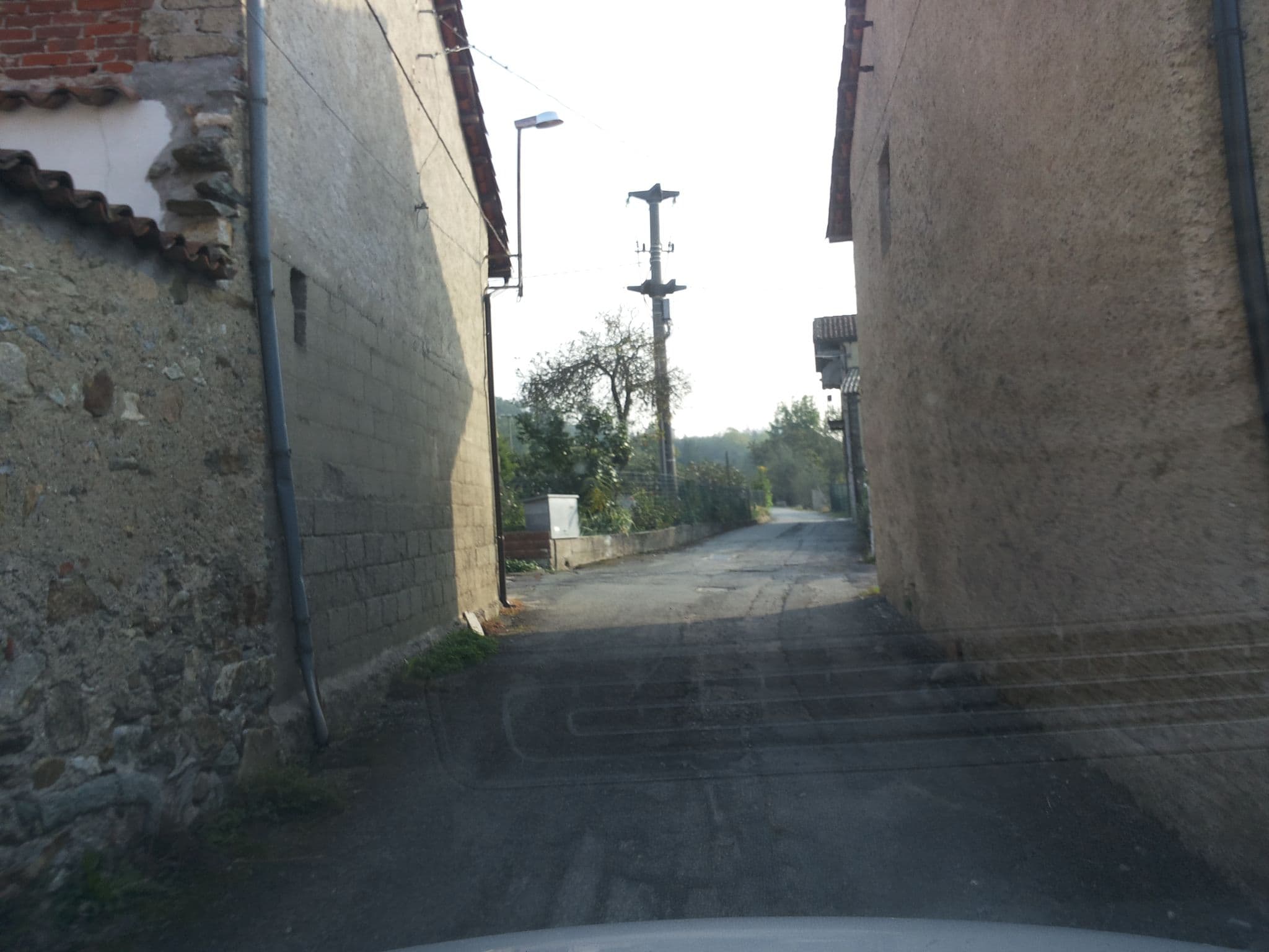 Street view near Il Giardino Sul Lago, Viverone — © musuruan (CC BY-SA · Mapillary)