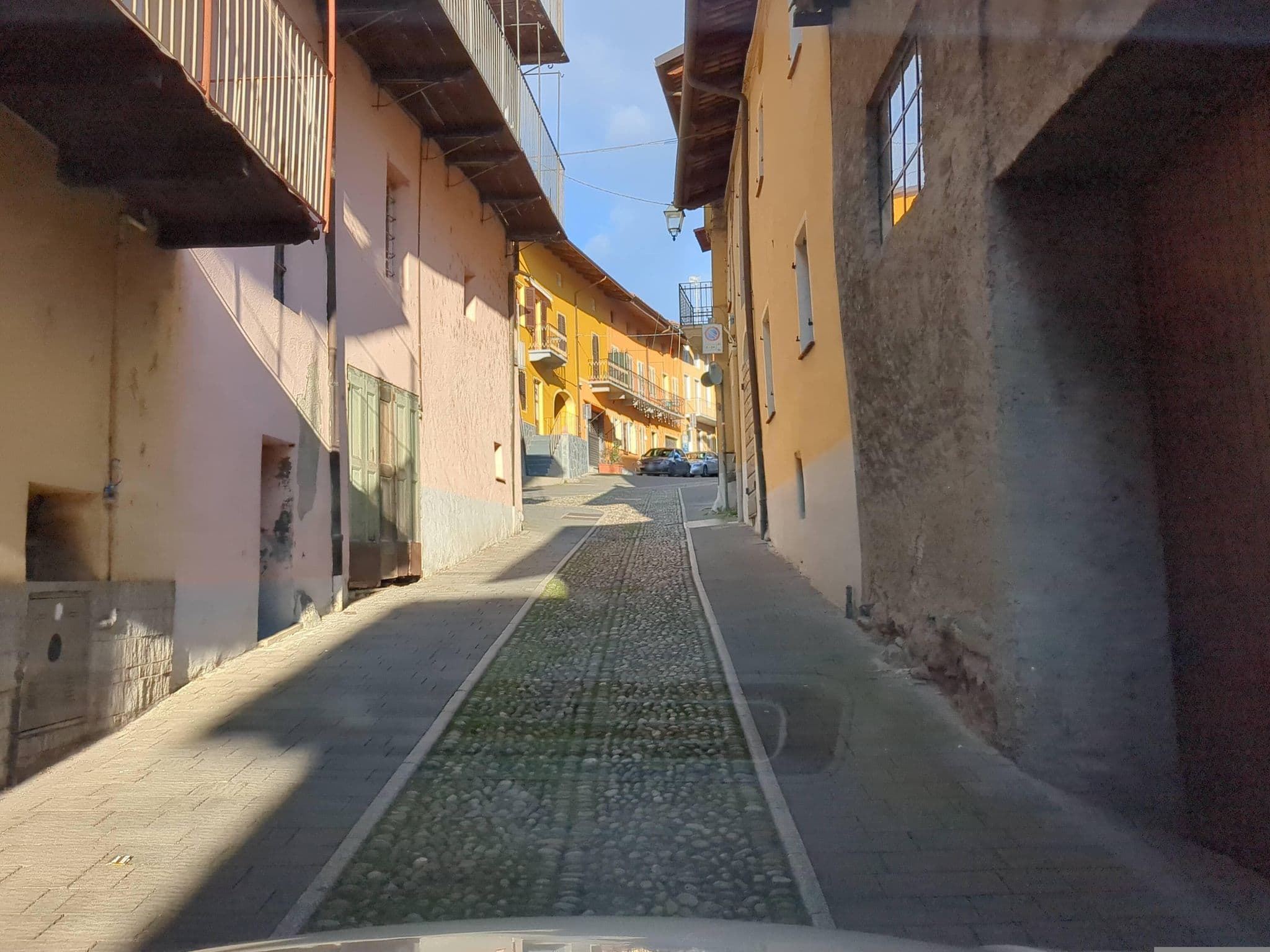 Street view near La Locanda di S.Antonio Abate, Viverone — © musuruan (CC BY-SA · Mapillary)