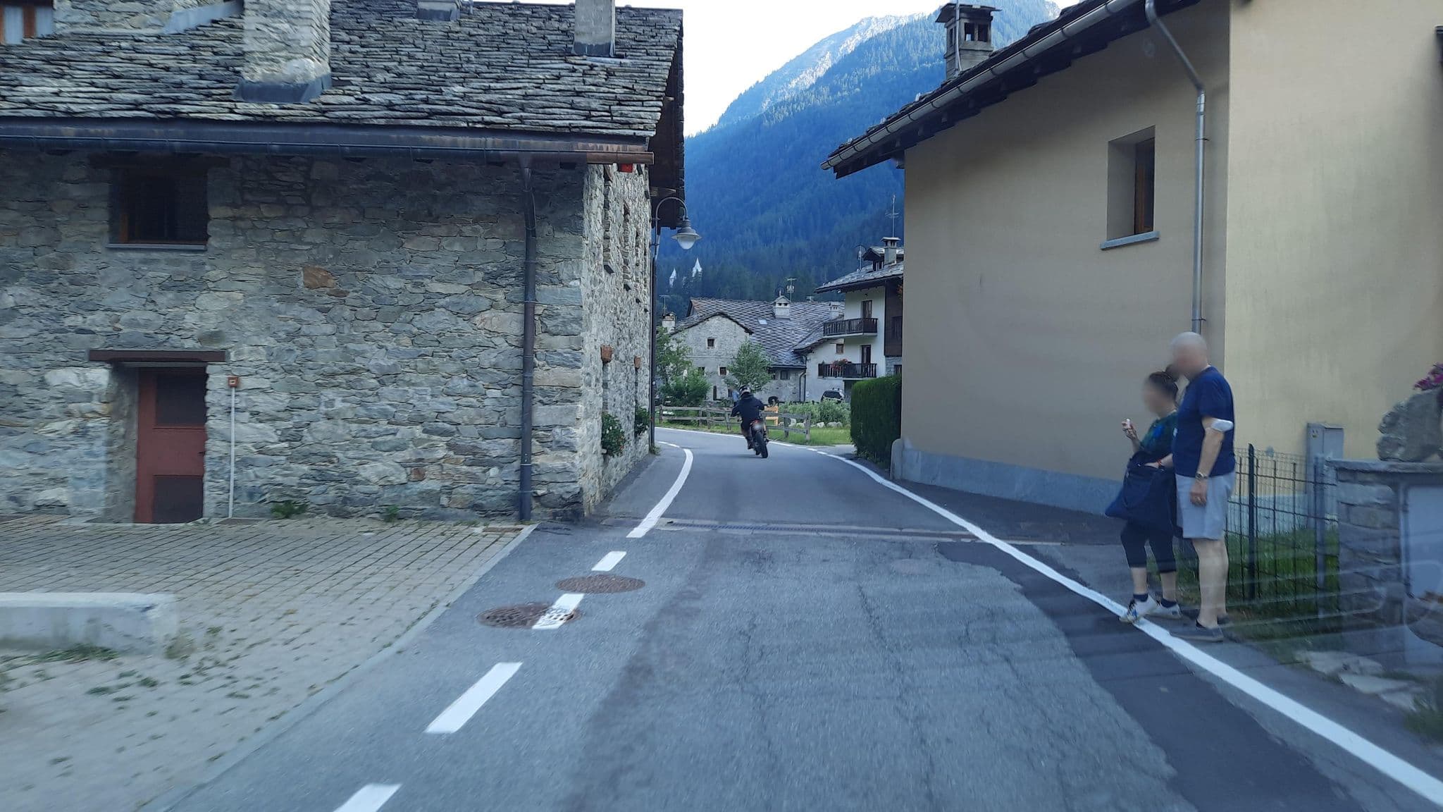Street view near Albergo Residence Ruetoreif, Ayas — © musuruan (CC BY-SA · Mapillary)