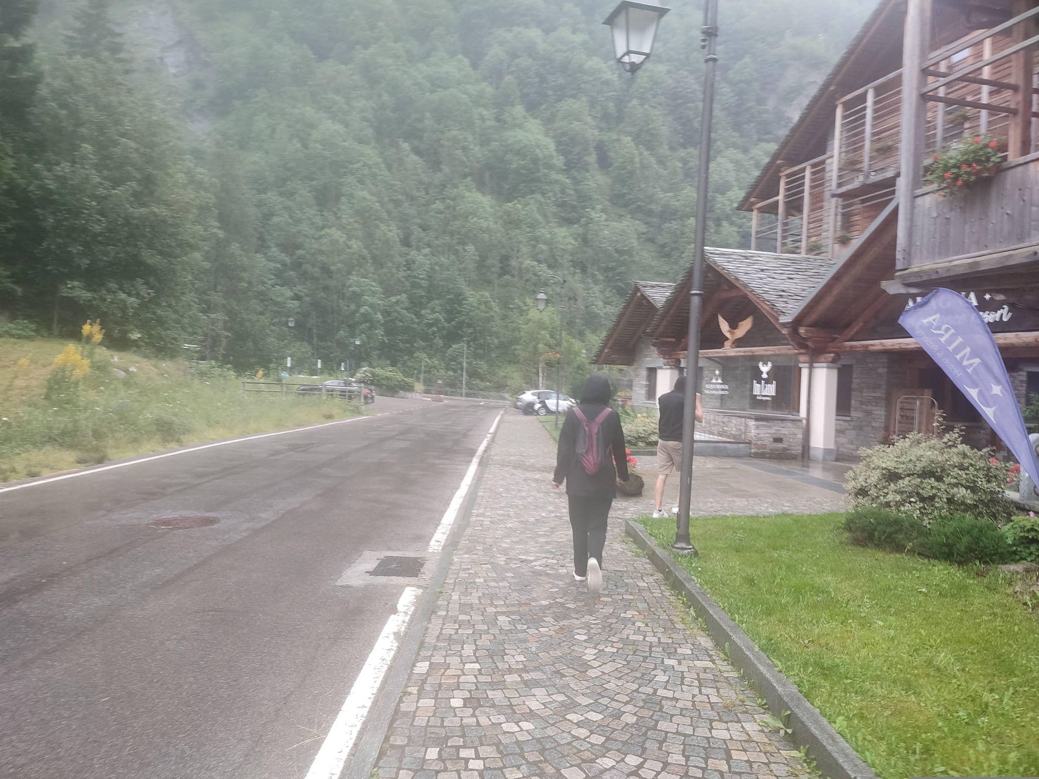 Street view near Acqua Bianca Wellness & Beauty, Ayas — © mikki65 (CC BY-SA · Mapillary)