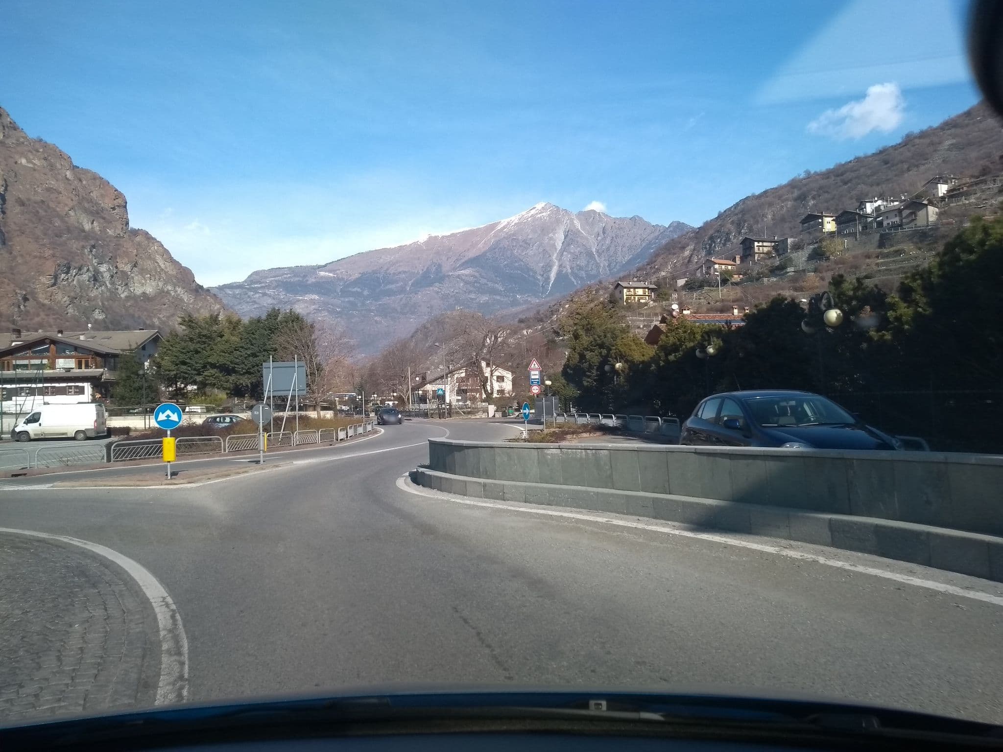 Street view near Albergo Ristorante Castello, Montjovet — © jrachi (CC BY-SA · Mapillary)