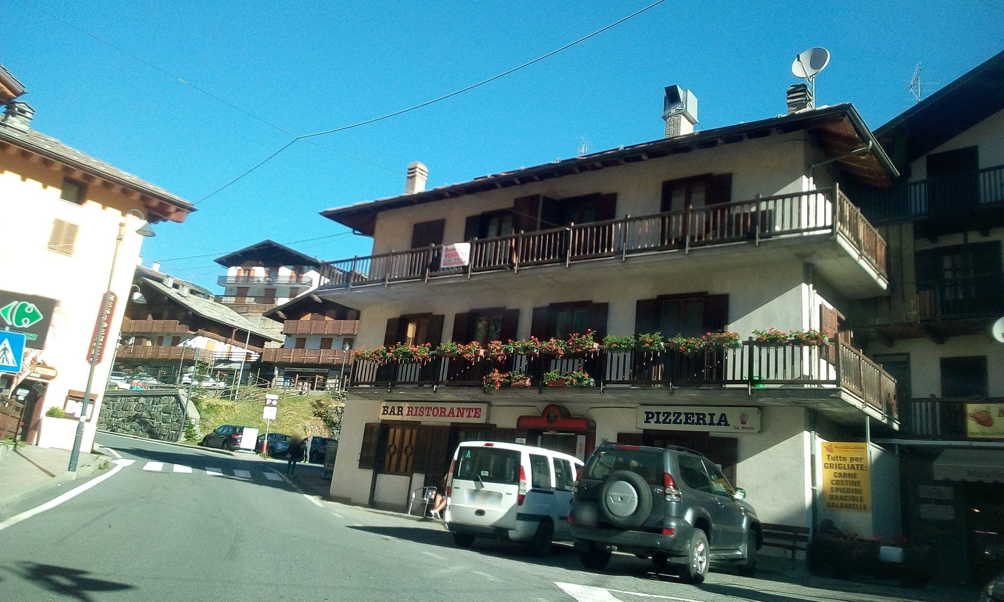 Street view near Hotel Oasis, Saint-Vincent — © gianmarionavi (CC BY-SA · Mapillary)