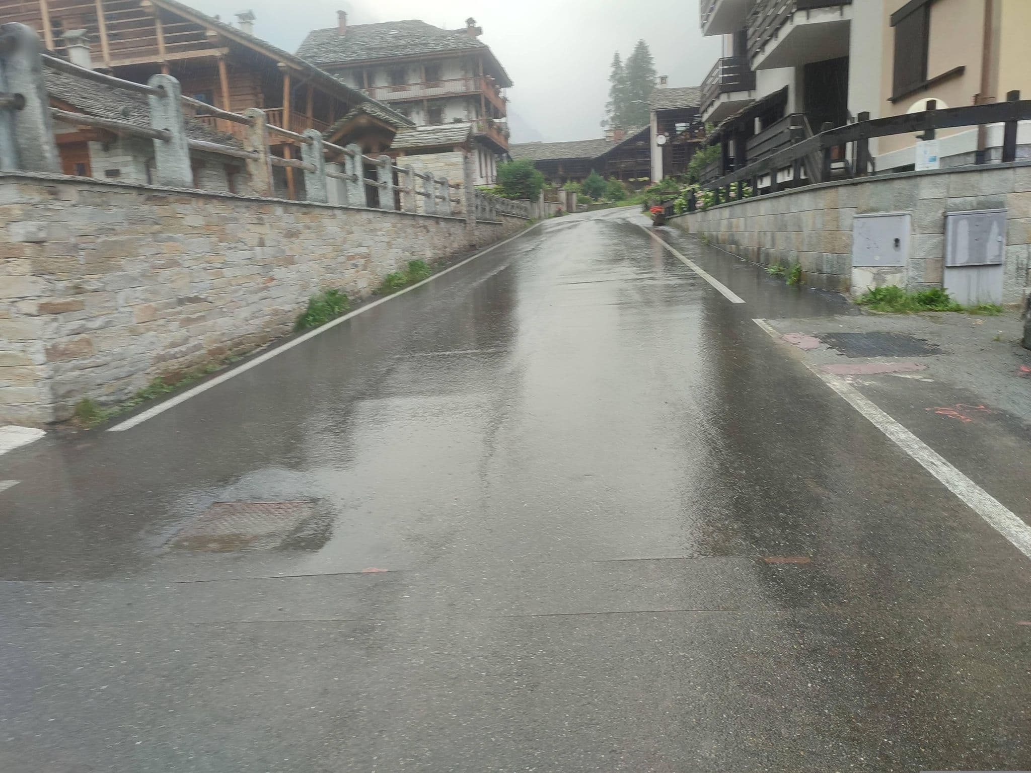 Street view near Alagna2000, Ayas — © mikki65 (CC BY-SA · Mapillary)