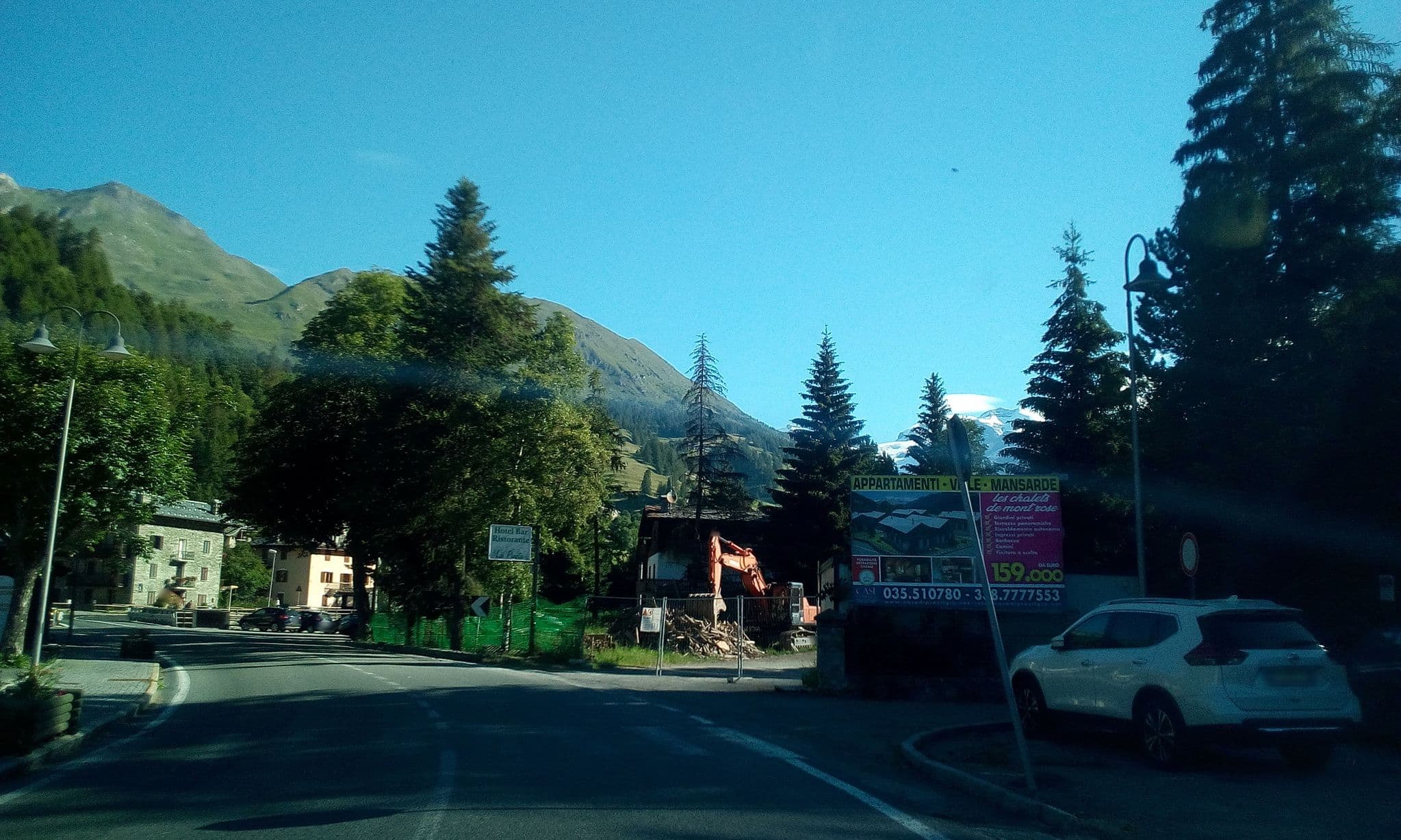 Street view near Hotel Le Campagnol, Ayas — © gianmarionavi (CC BY-SA · Mapillary)