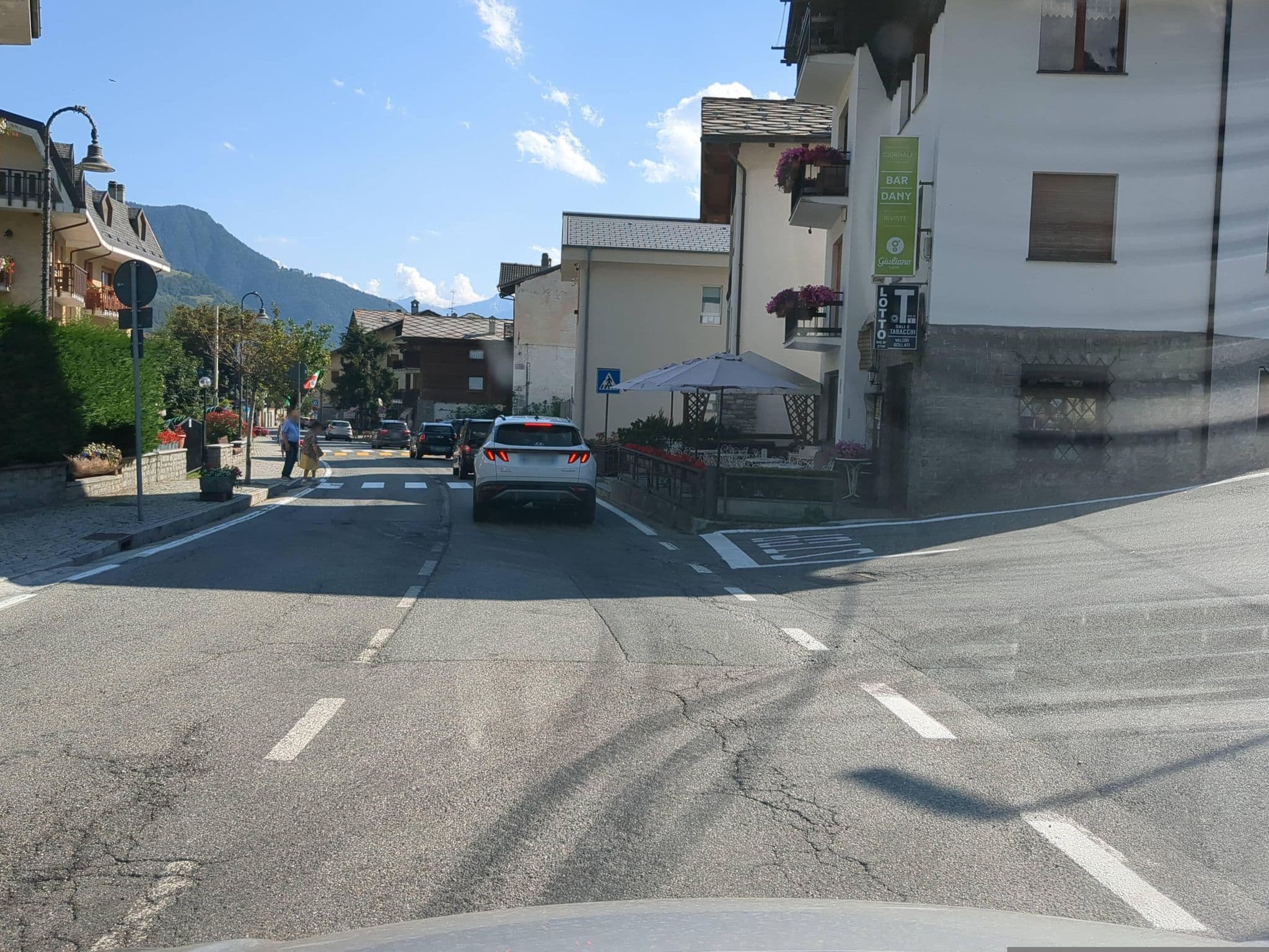 Street view near Albergo Mont Nery di Thiebat Lucina SAS, Montjovet — © musuruan (CC BY-SA · Mapillary)