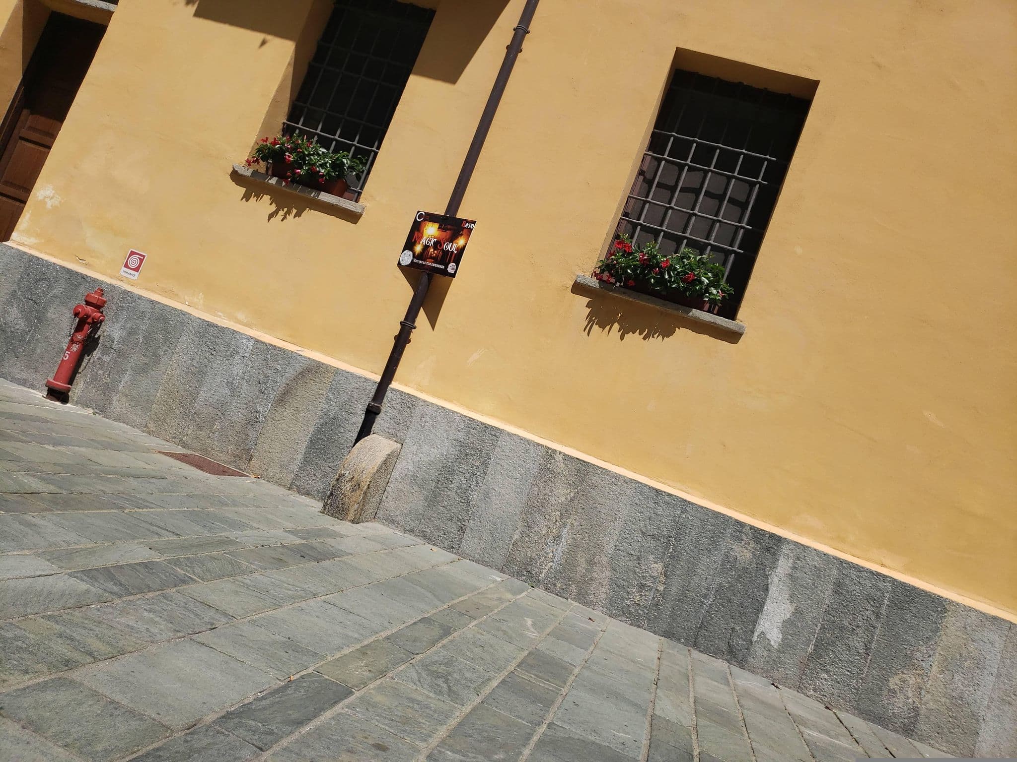 Street view near Hotel Stendhal, Hone — © mapfool (CC BY-SA · Mapillary)