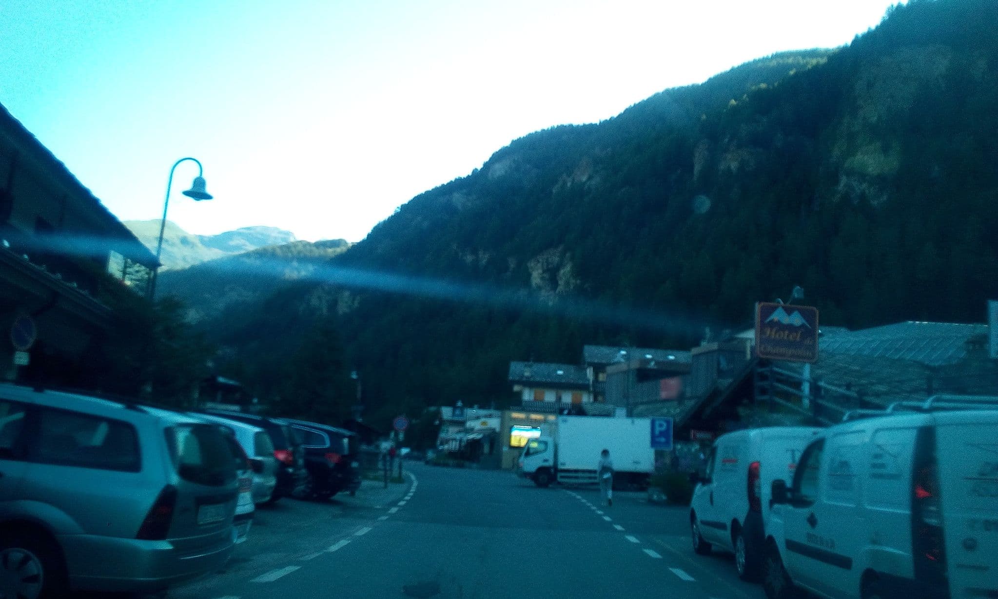 Street view near Bellevue di G. Favre e C. SNC, Ayas — © gianmarionavi (CC BY-SA · Mapillary)