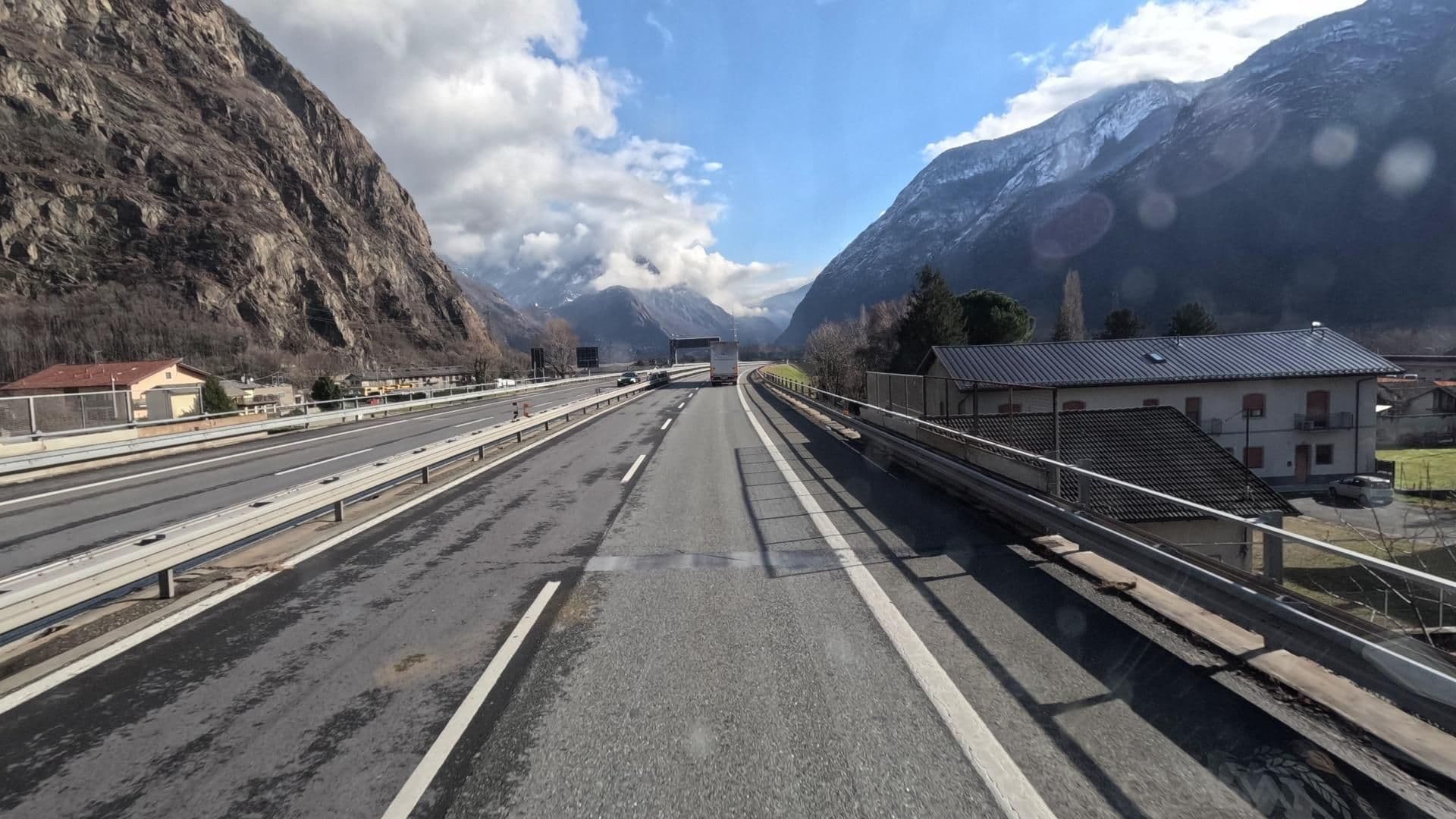 Street view near Hotel Motel, Verres — © bct (CC BY-SA · Mapillary)