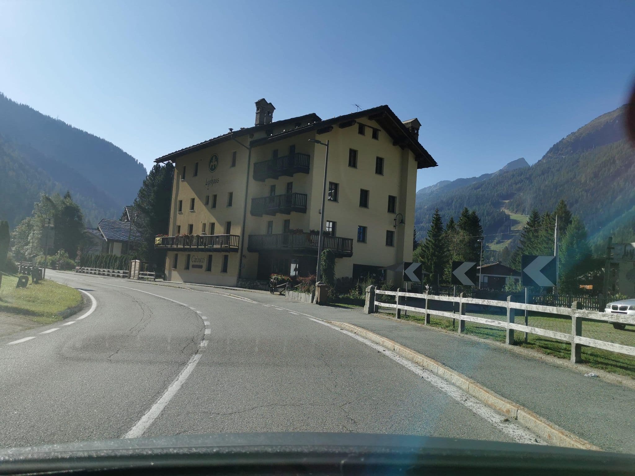 Street view near Lyshaus Ristorante Carducci Ristorante, Ayas — © canfe (CC BY-SA · Mapillary)