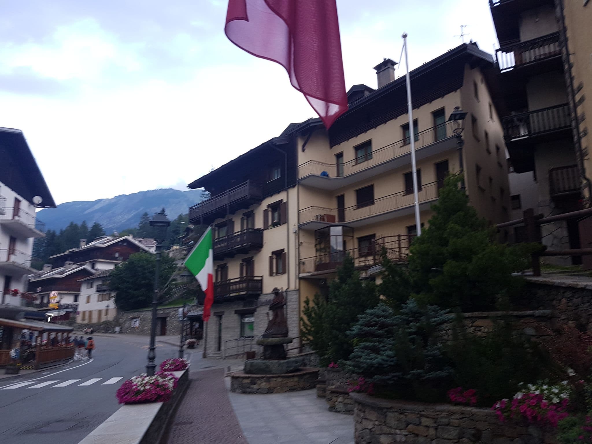 Street view near Società Grivola di Maquignaz Amato e C. SAS, Valtournenche — © bcostacurta (CC BY-SA · Mapillary)