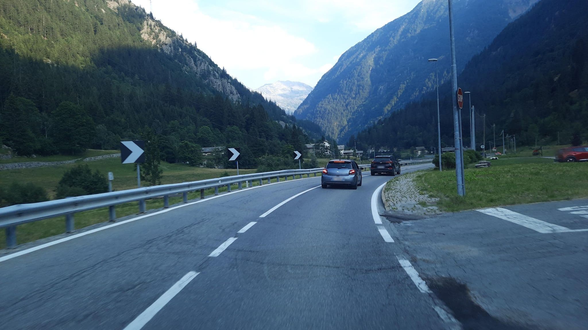 Street view near Historic Residenze Loo Bach, Montjovet — © musuruan (CC BY-SA · Mapillary)