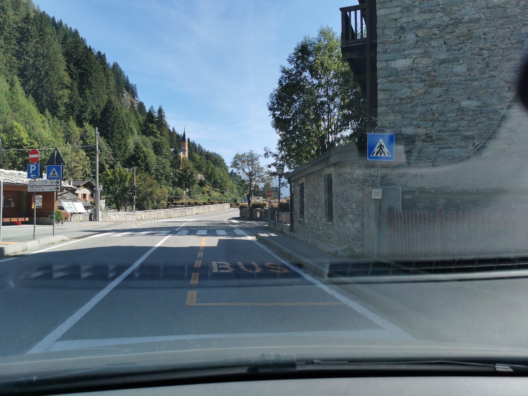Street view near Albergo Lyskamm, Ayas — © canfe (CC BY-SA · Mapillary)