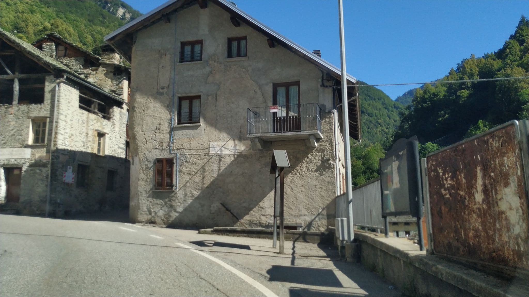 Street view near Albergo Ristorante La Torre di Signorini D C, Varallo — © mikki65 (CC BY-SA · Mapillary)