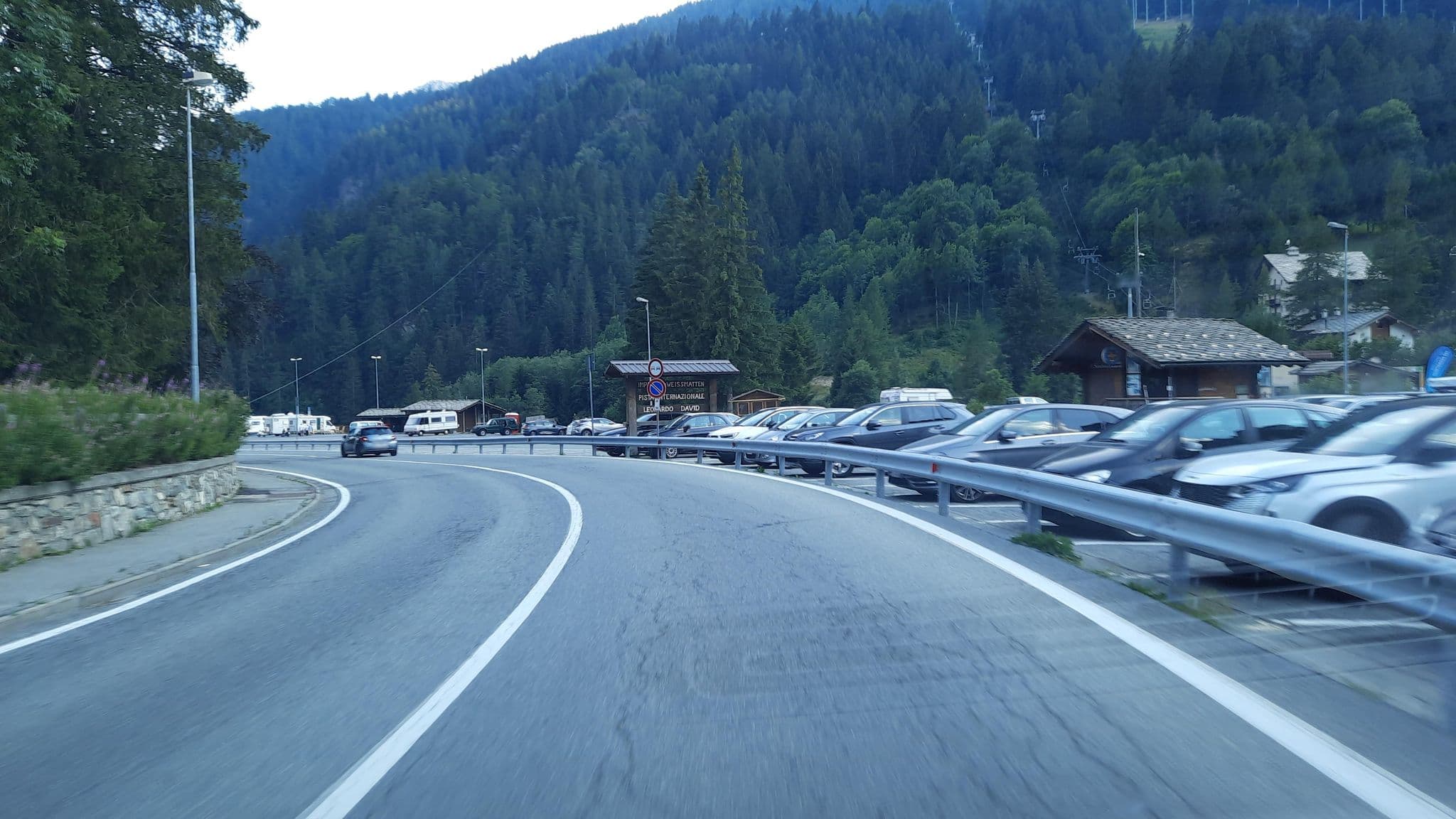 Street view near Albergo Alpenrose, Ayas — © musuruan (CC BY-SA · Mapillary)
