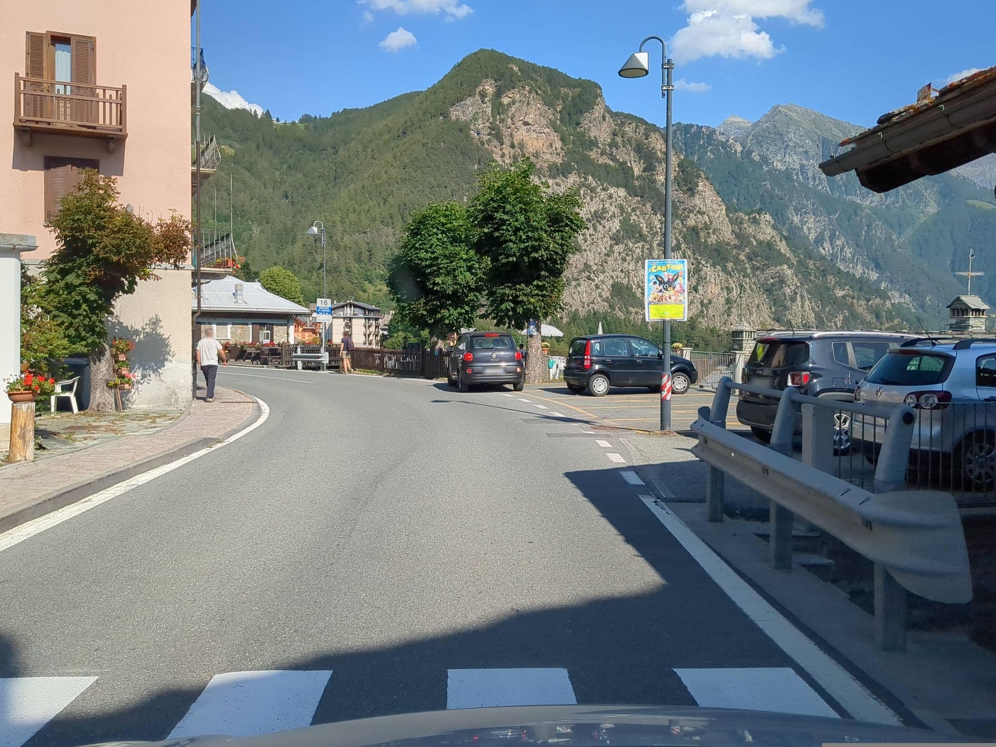Street view near Albergo Italia, Saint-Vincent — © musuruan (CC BY-SA · Mapillary)