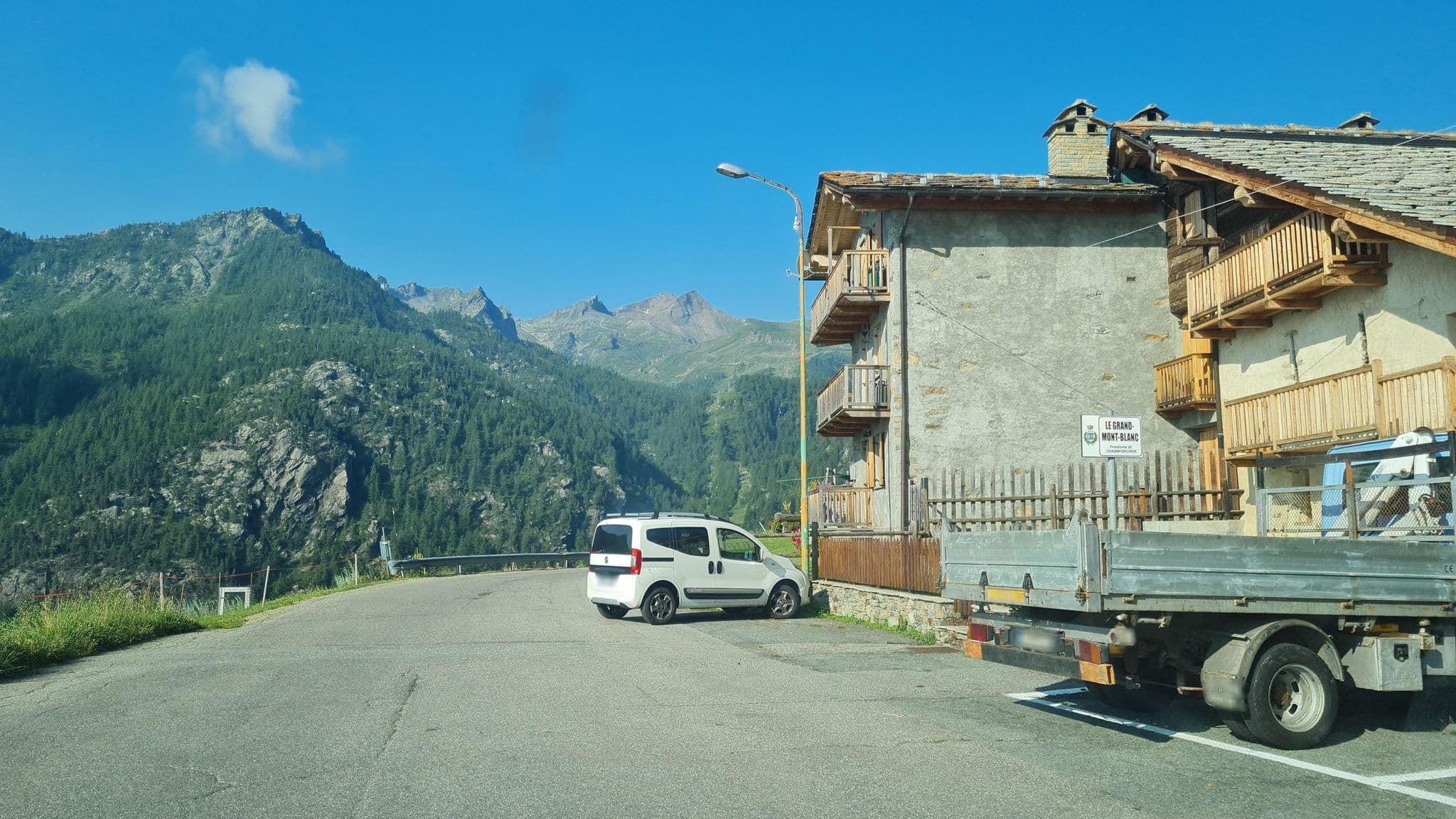 Street view near B&B Bec Raty, La Place — © laniuscollurio (CC BY-SA · Mapillary)