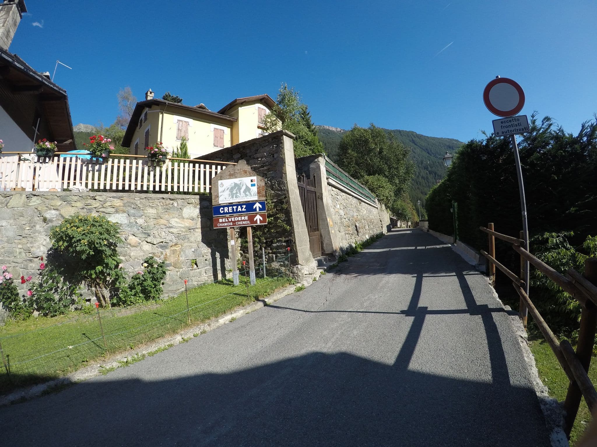 Street view near Hotel Punta Margherita, Valtournenche — © bcostacurta (CC BY-SA · Mapillary)