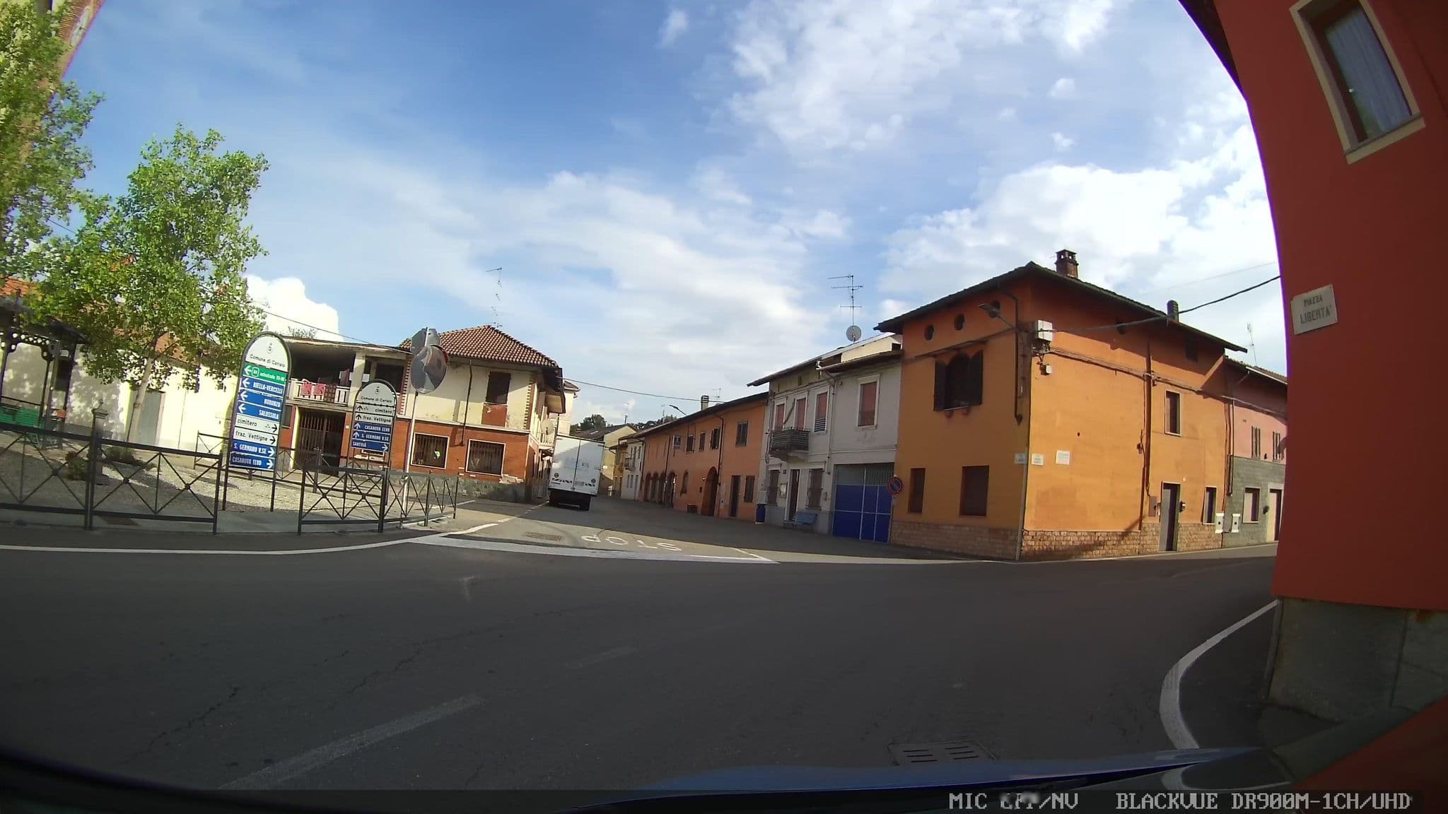 Street view near Hotel La Bettola, Santhià — © jrachi (CC BY-SA · Mapillary)