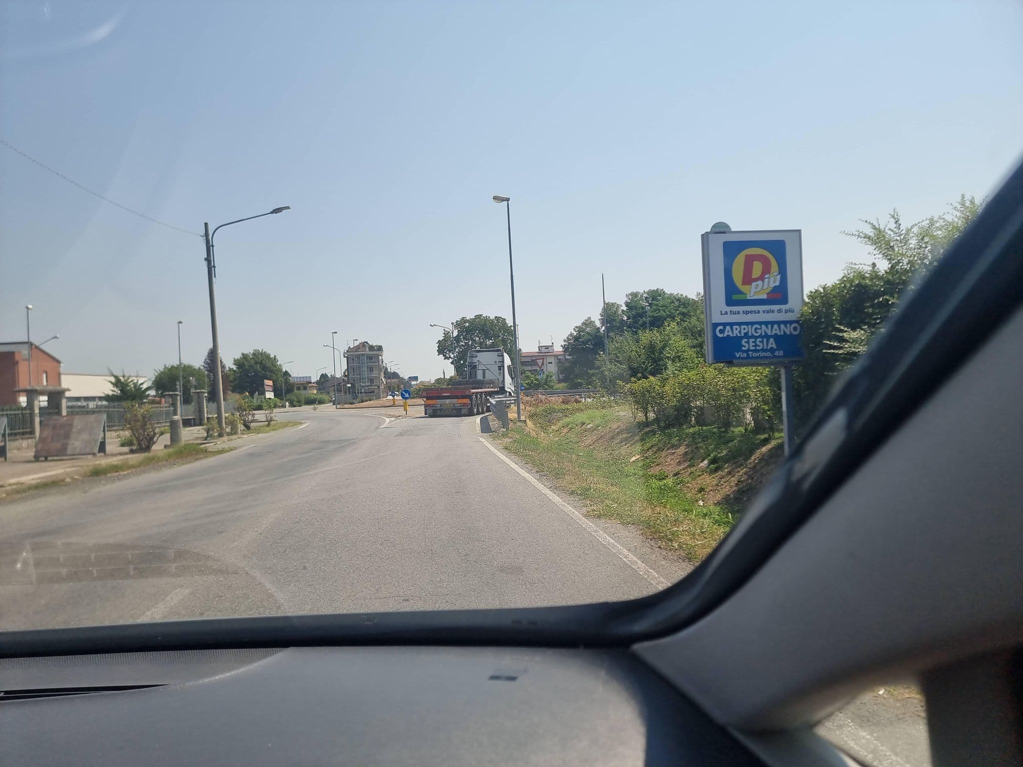Street view near Hotel Ristorante Pizzeria La Sesia, Carpignano Sesia — © mapfool (CC BY-SA · Mapillary)