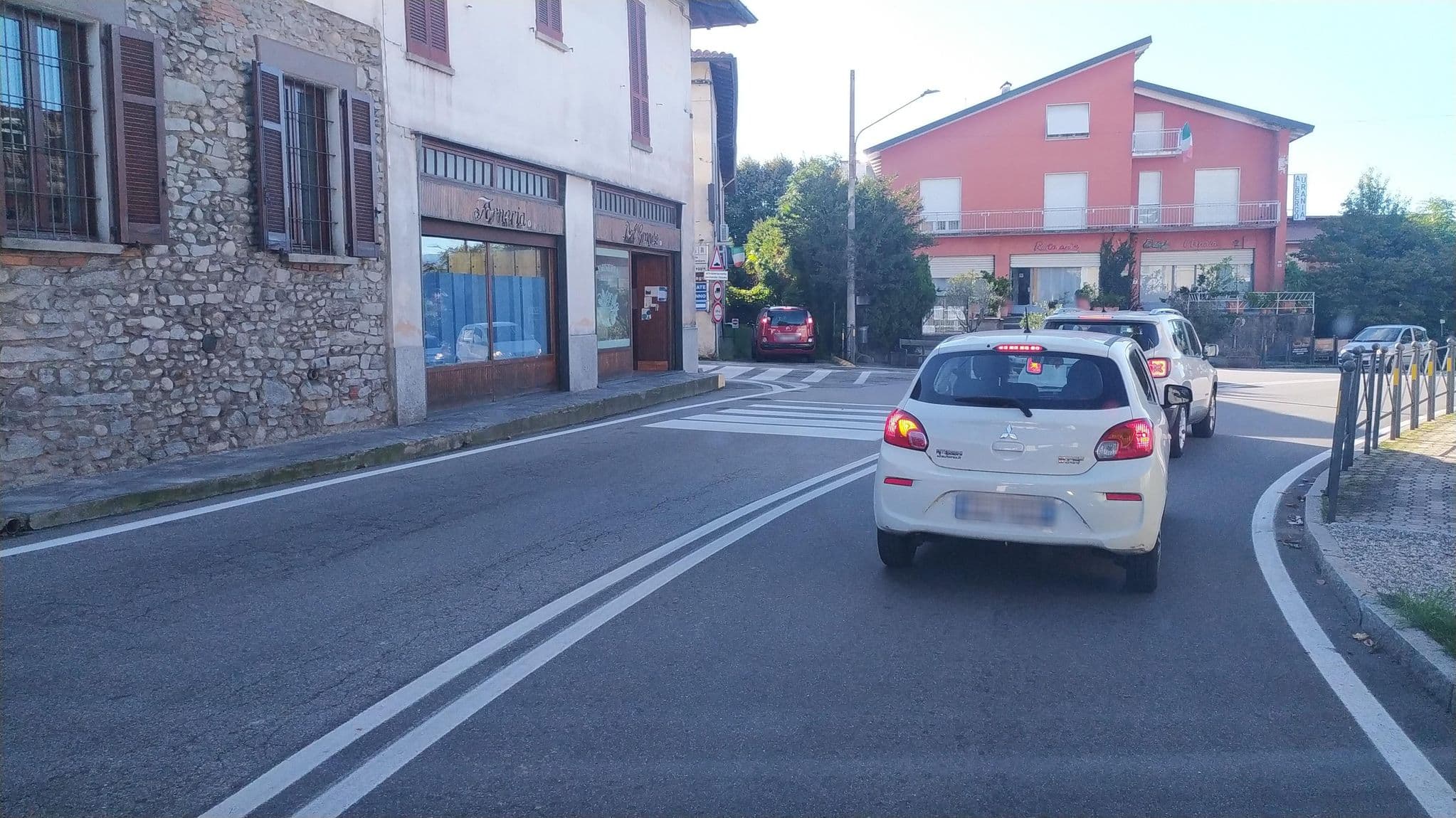 Street view near Albergo La Locanda, Cadrezzate — © cicooz (CC BY-SA · Mapillary)