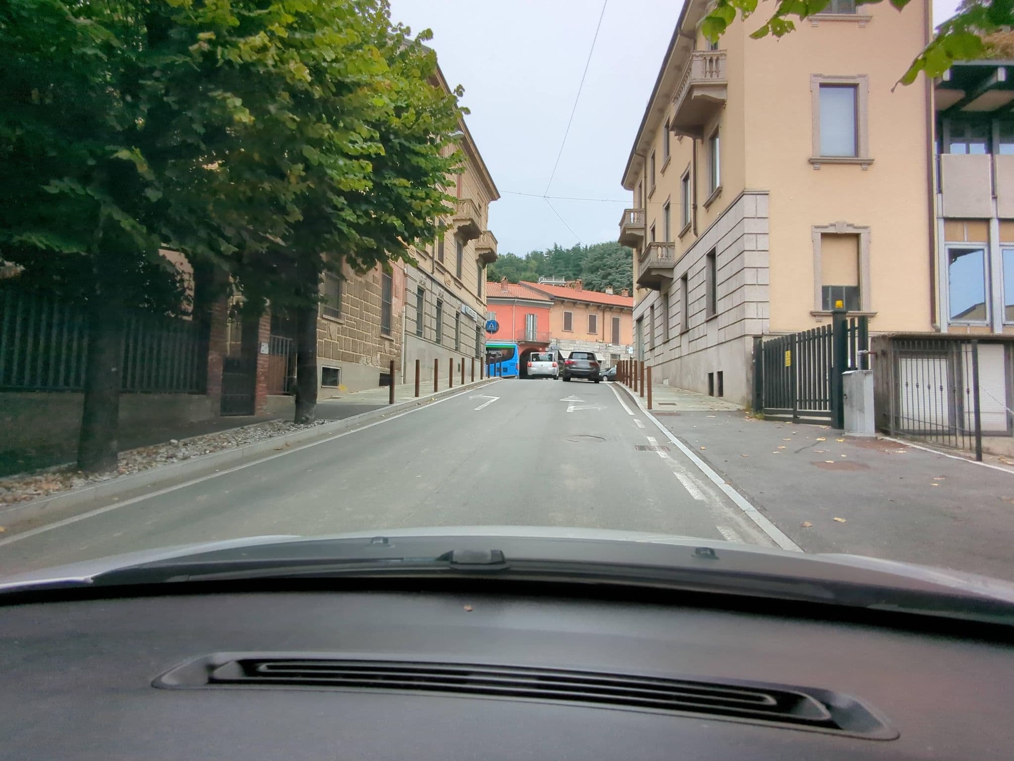 Street view near Cà del Re Scartozz, Gavirate — © musuruan (CC BY-SA · Mapillary)