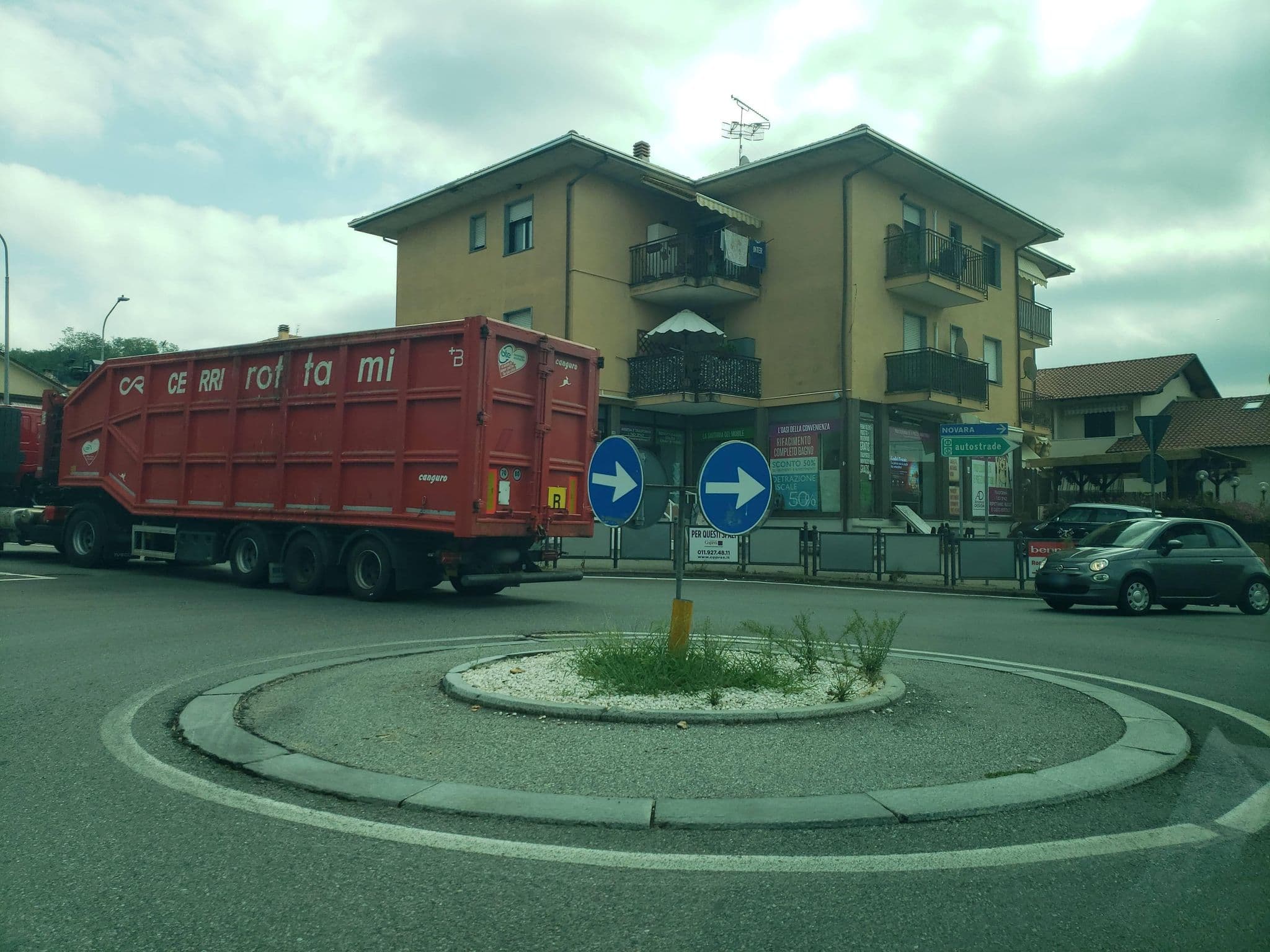 Street view near Albergo Ristorante Baiardo, Romagnano Sesia — © mapfool (CC BY-SA · Mapillary)