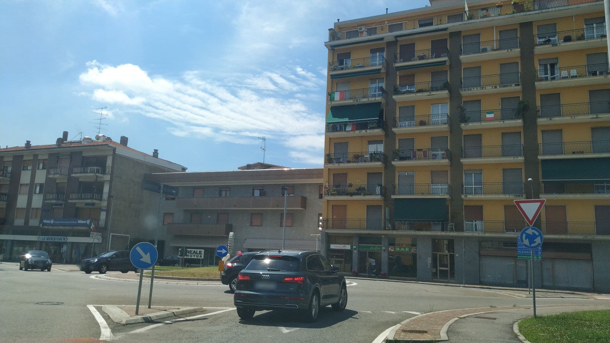Street view near Hotel Dolce Vit, Borgomanero — © mikki65 (CC BY-SA · Mapillary)